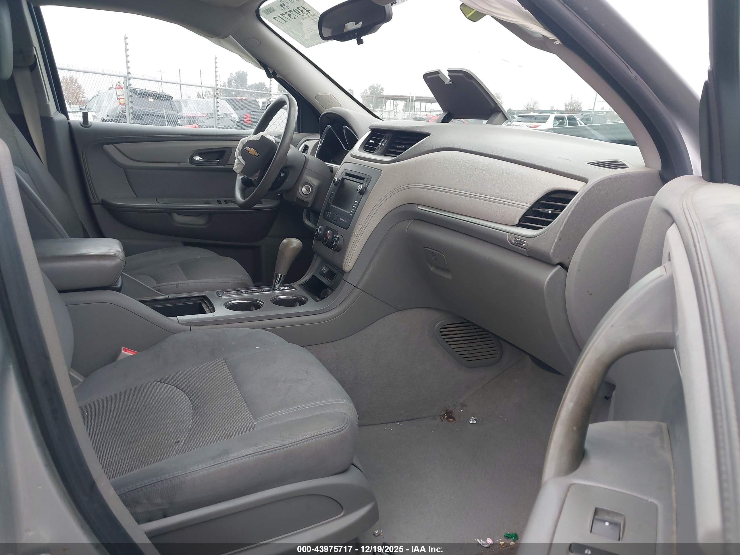 CHEVROLET TRAVERSE image 5