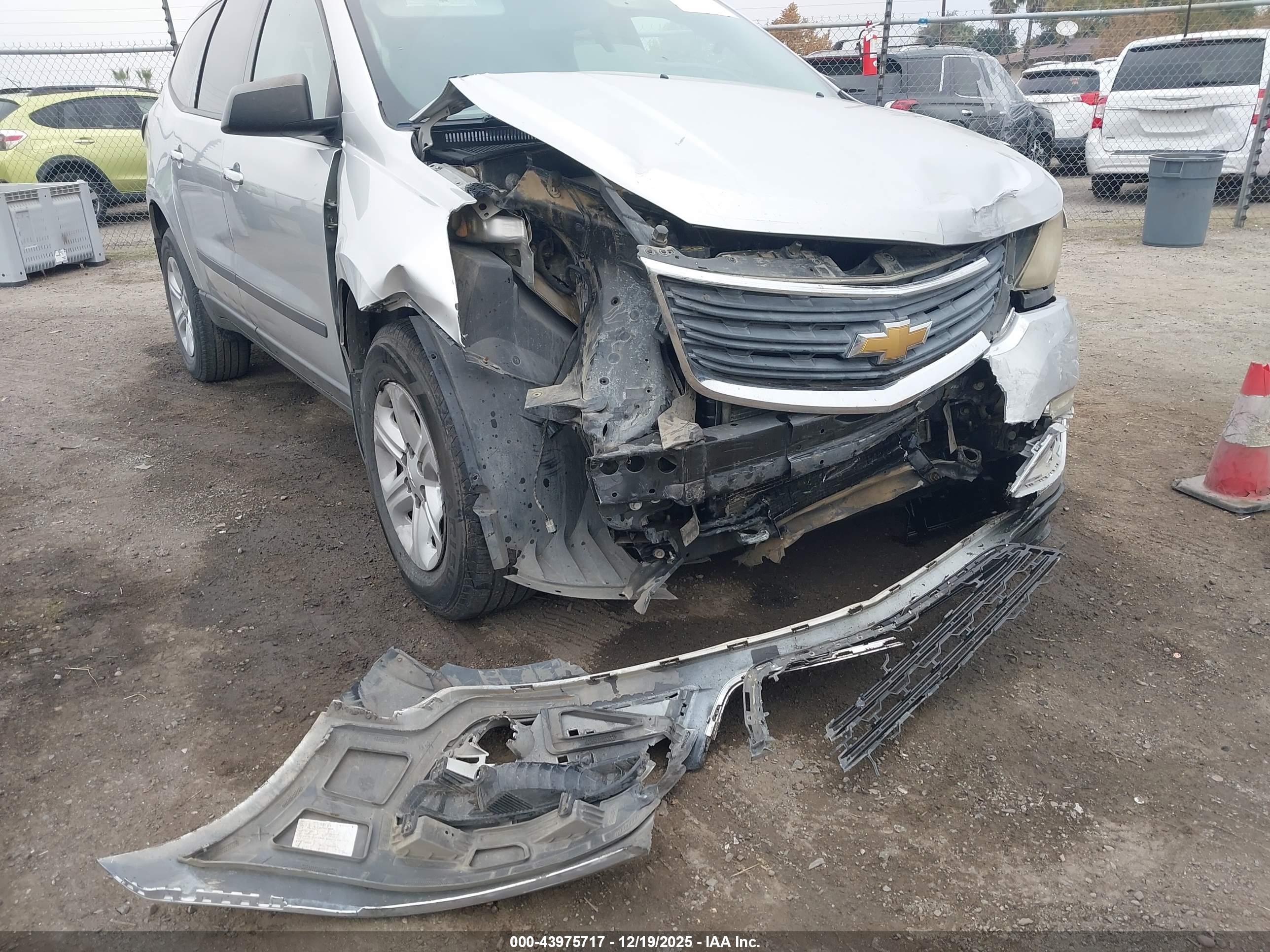 CHEVROLET TRAVERSE image 6