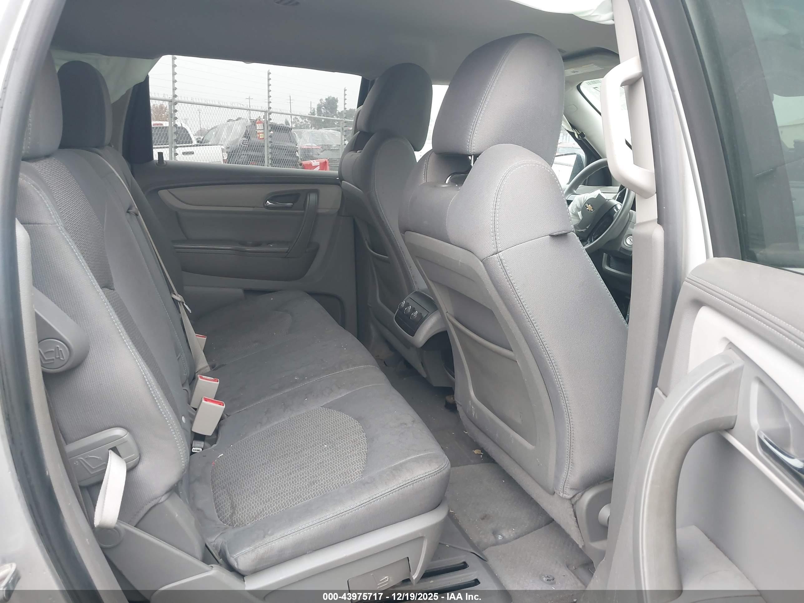 CHEVROLET TRAVERSE image 8