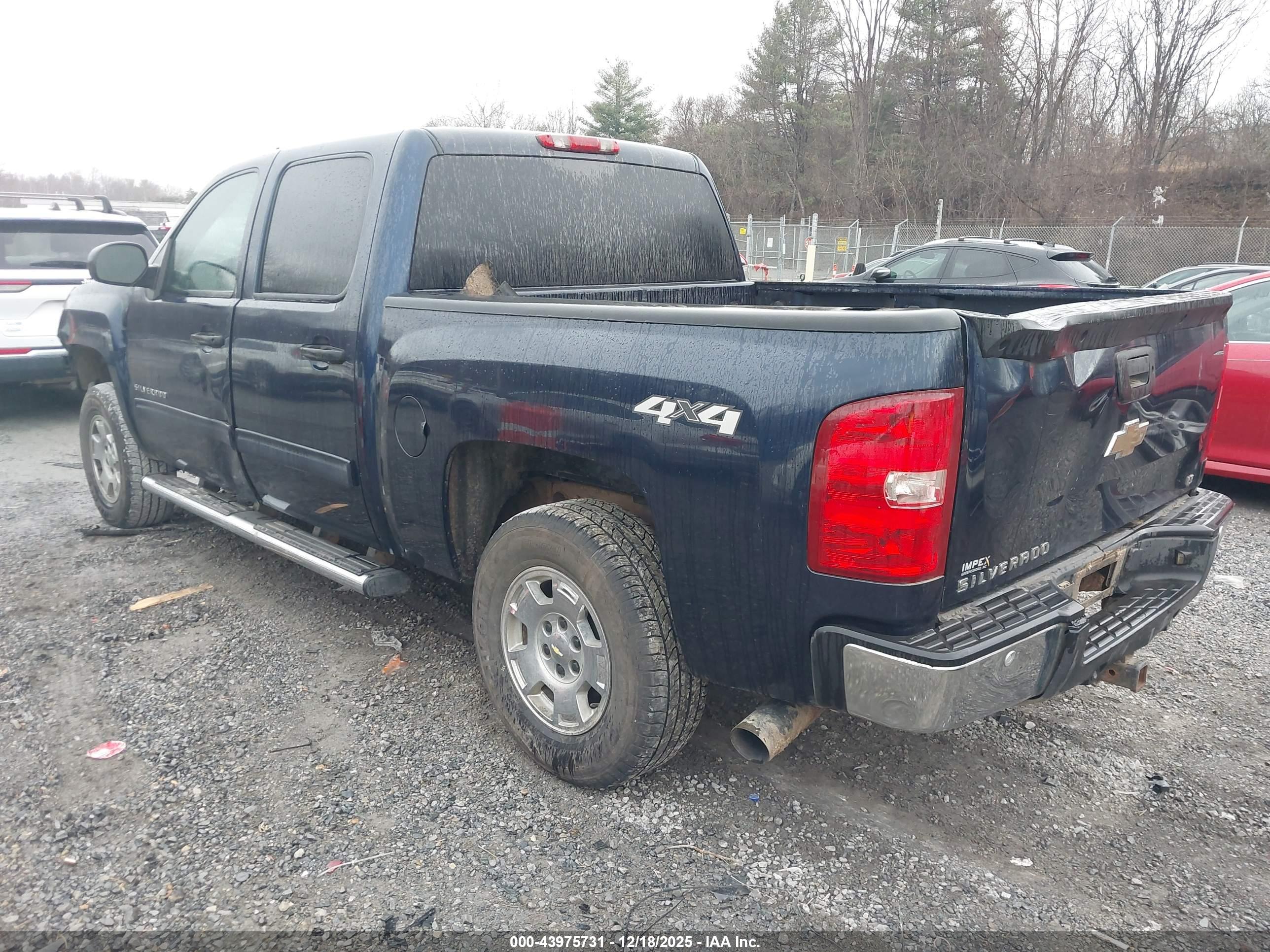 CHEVROLET SILVERADO image 3