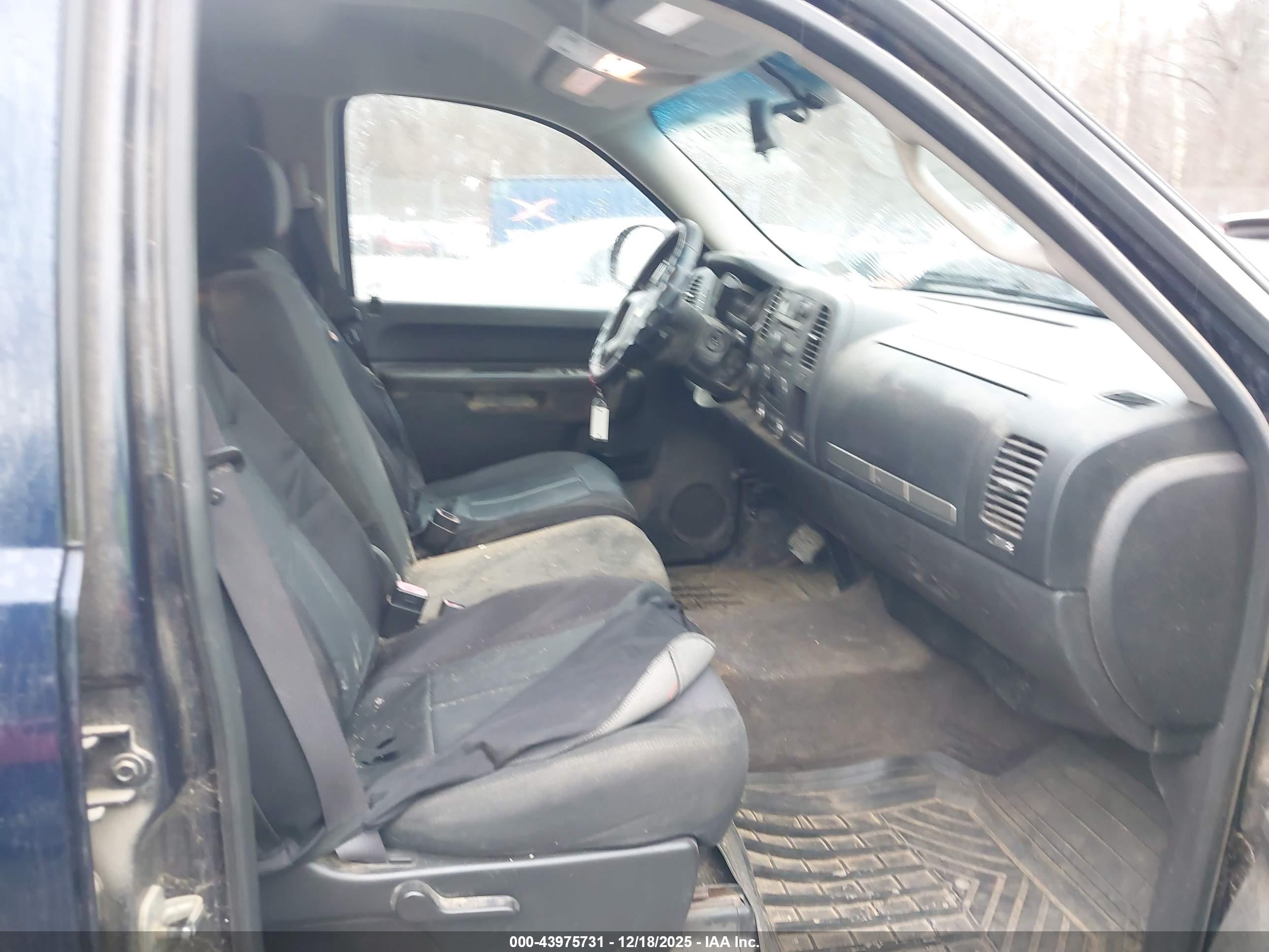 CHEVROLET SILVERADO image 5