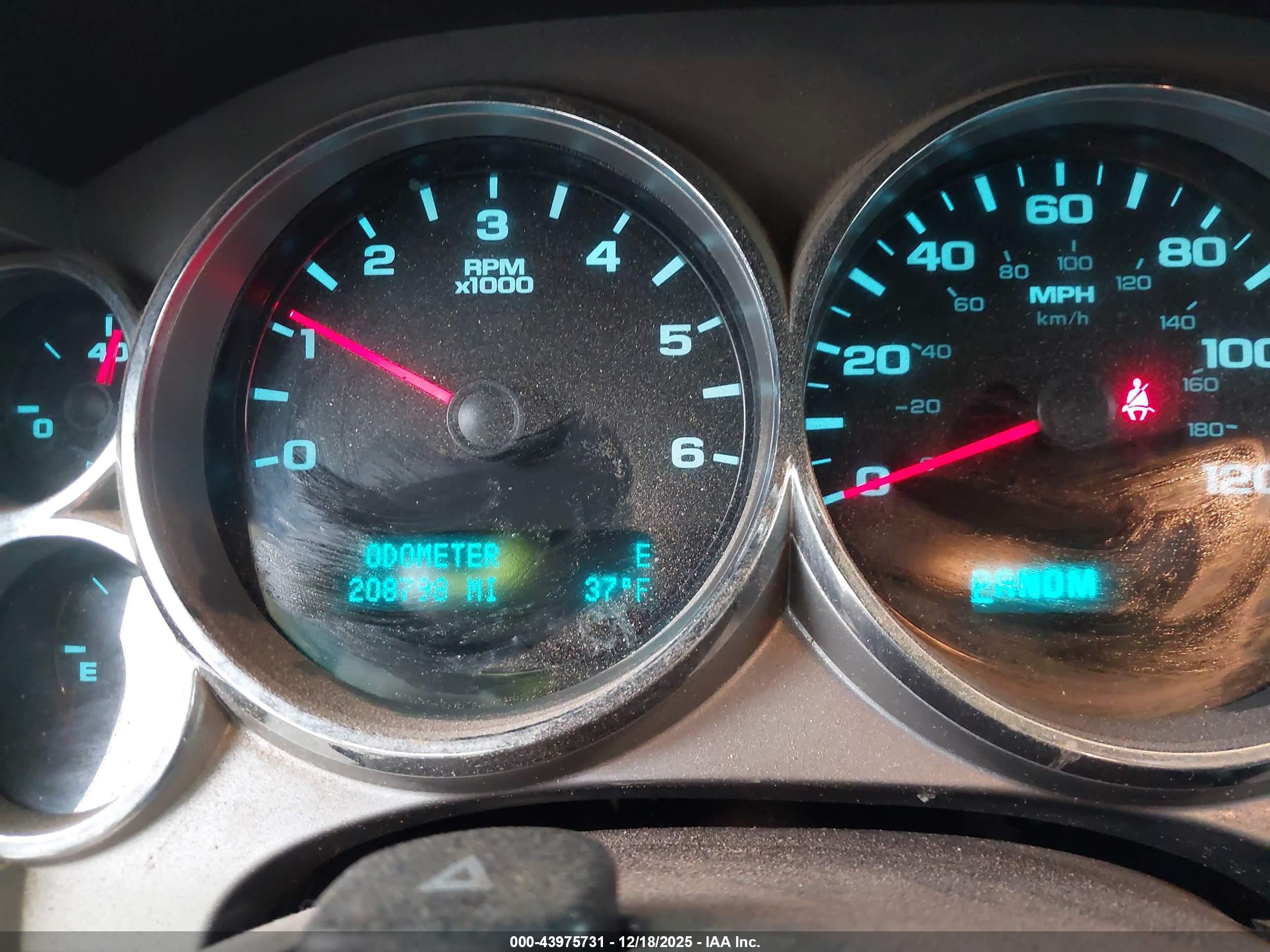 CHEVROLET SILVERADO image 7