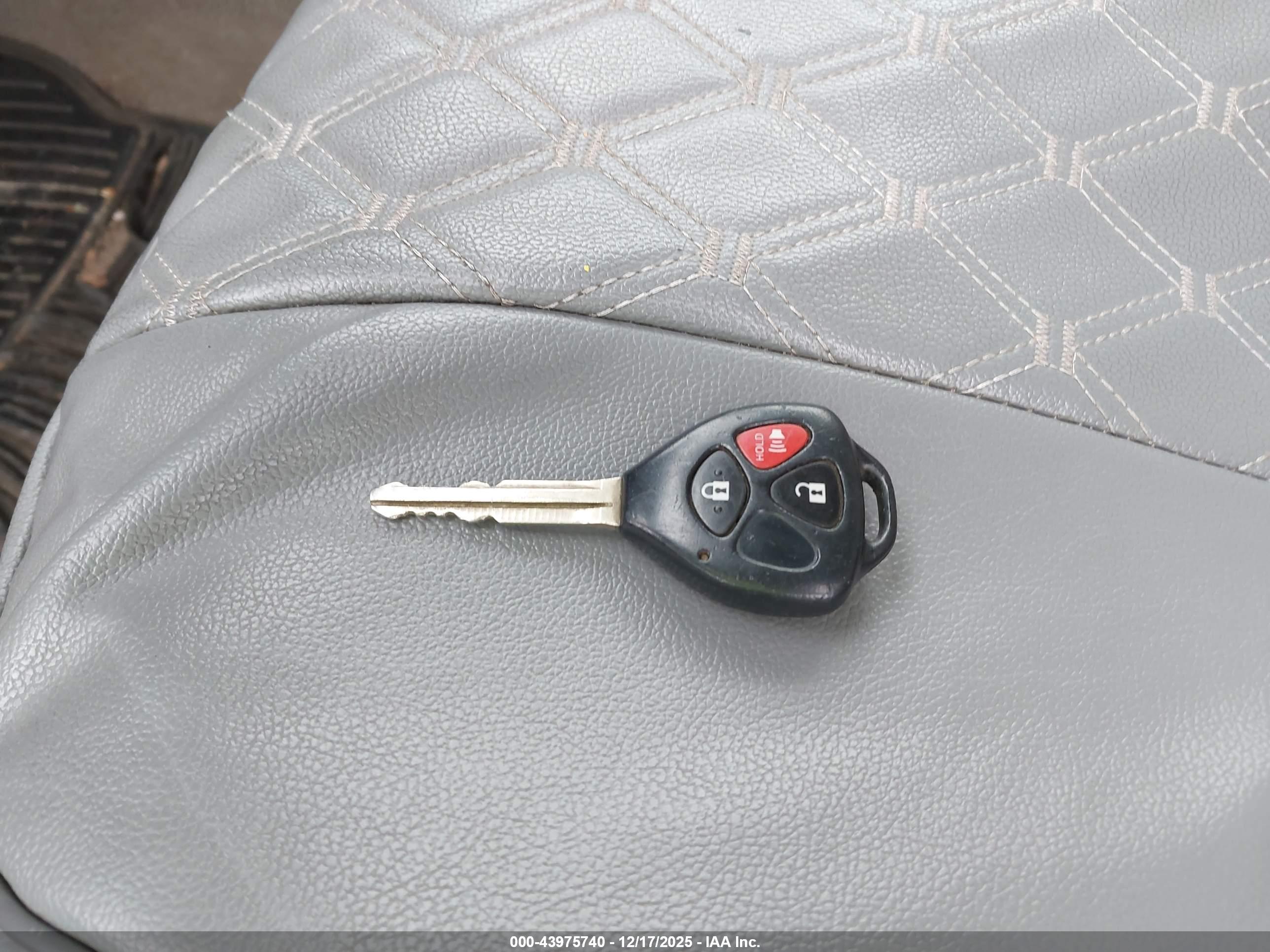 TOYOTA RAV4 image 11