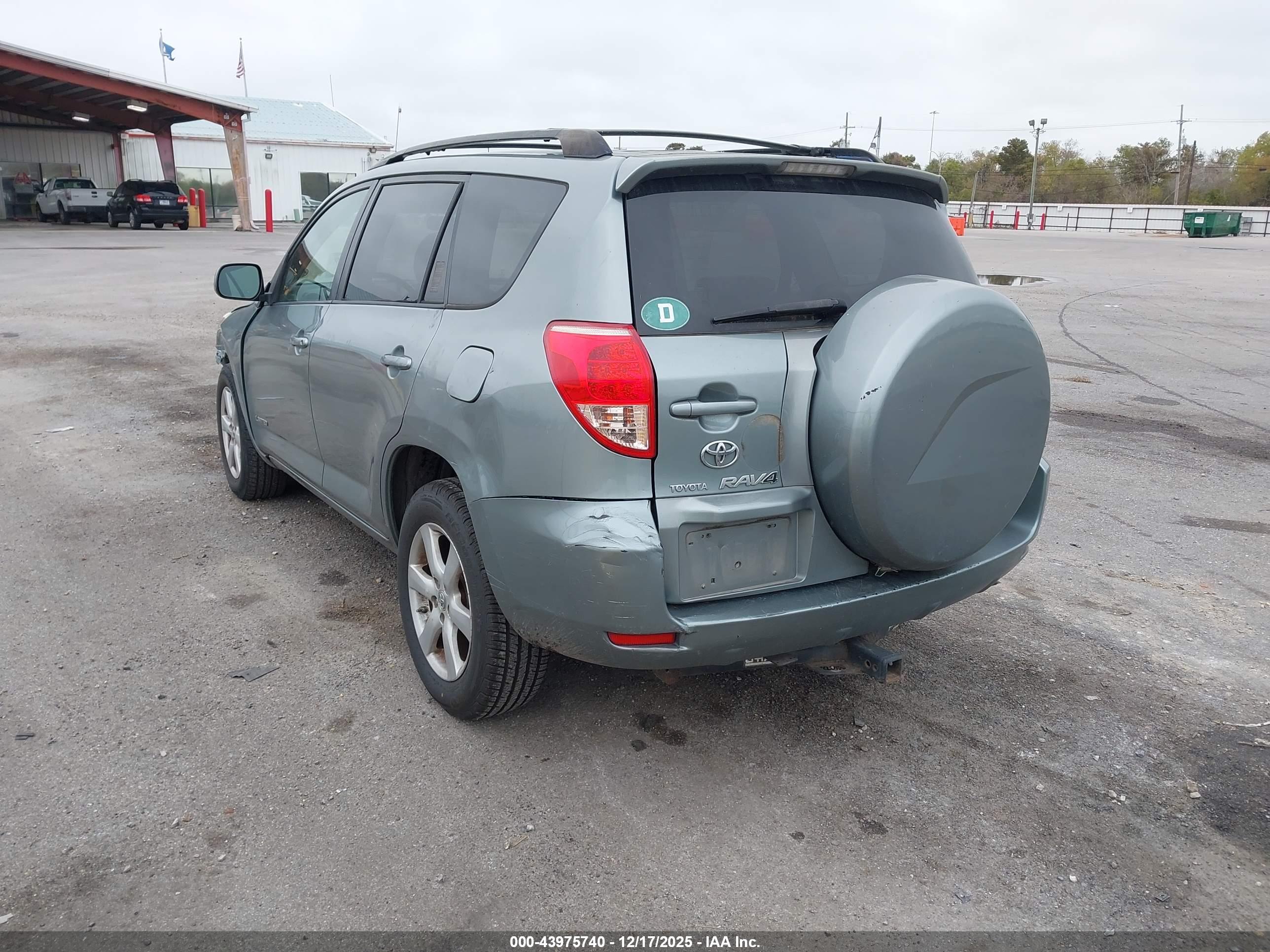 TOYOTA RAV4 image 3