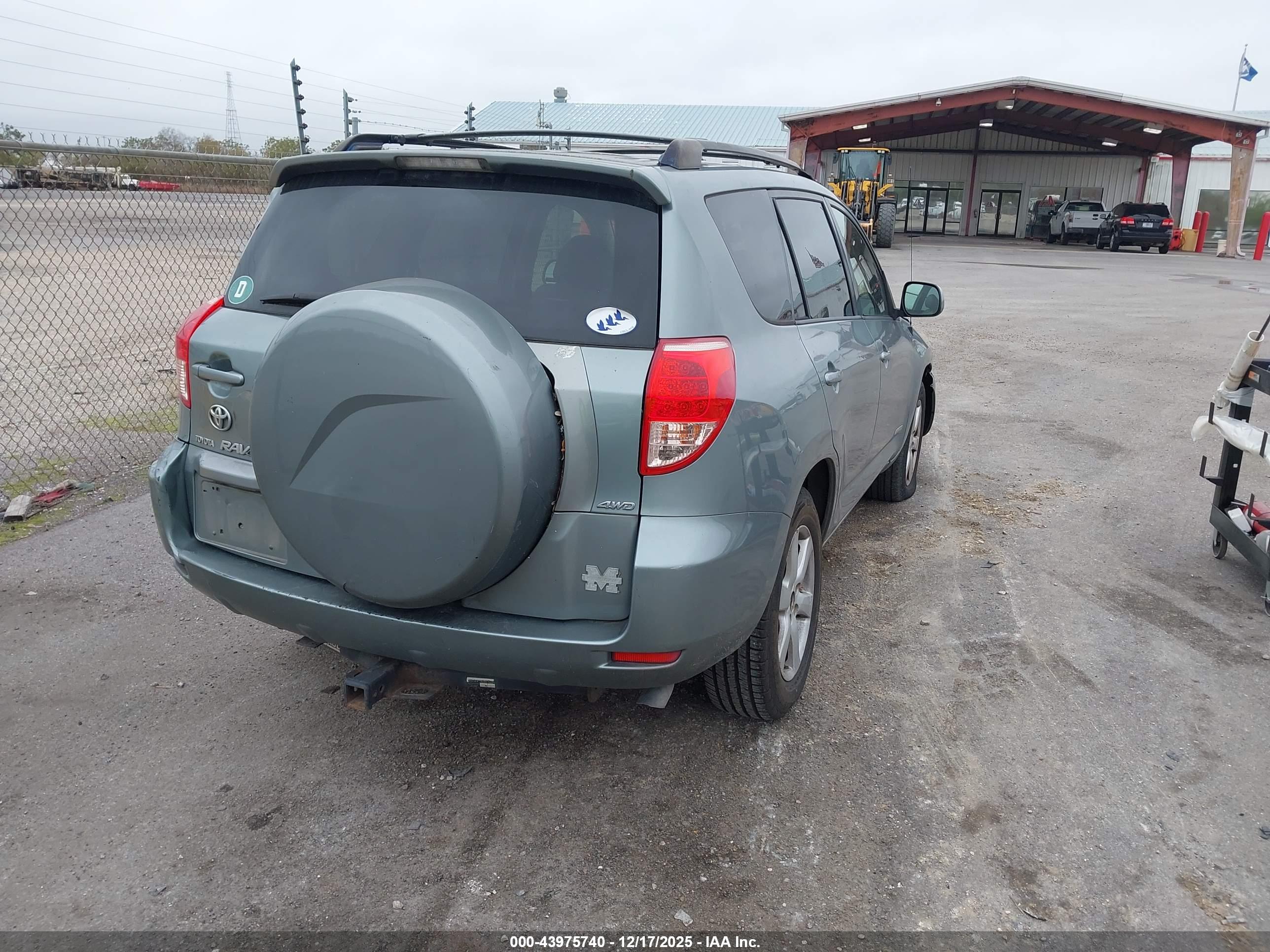 TOYOTA RAV4 image 4