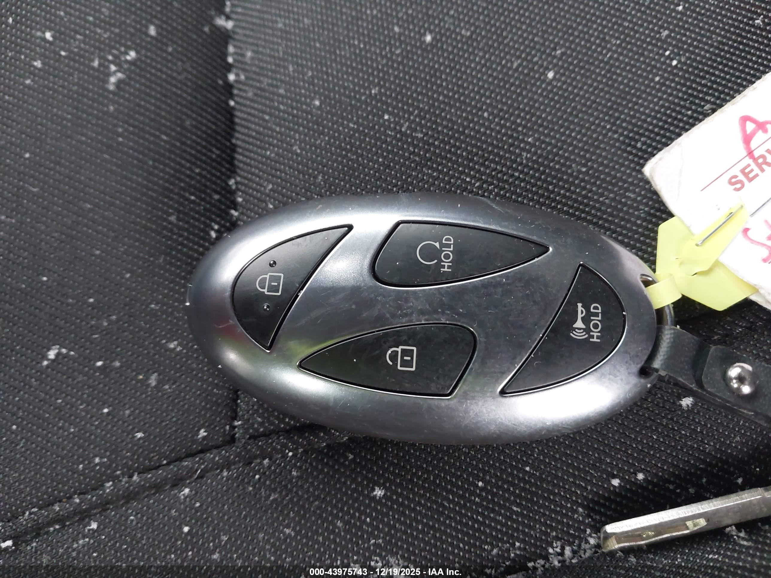 HYUNDAI TUCSON image 11