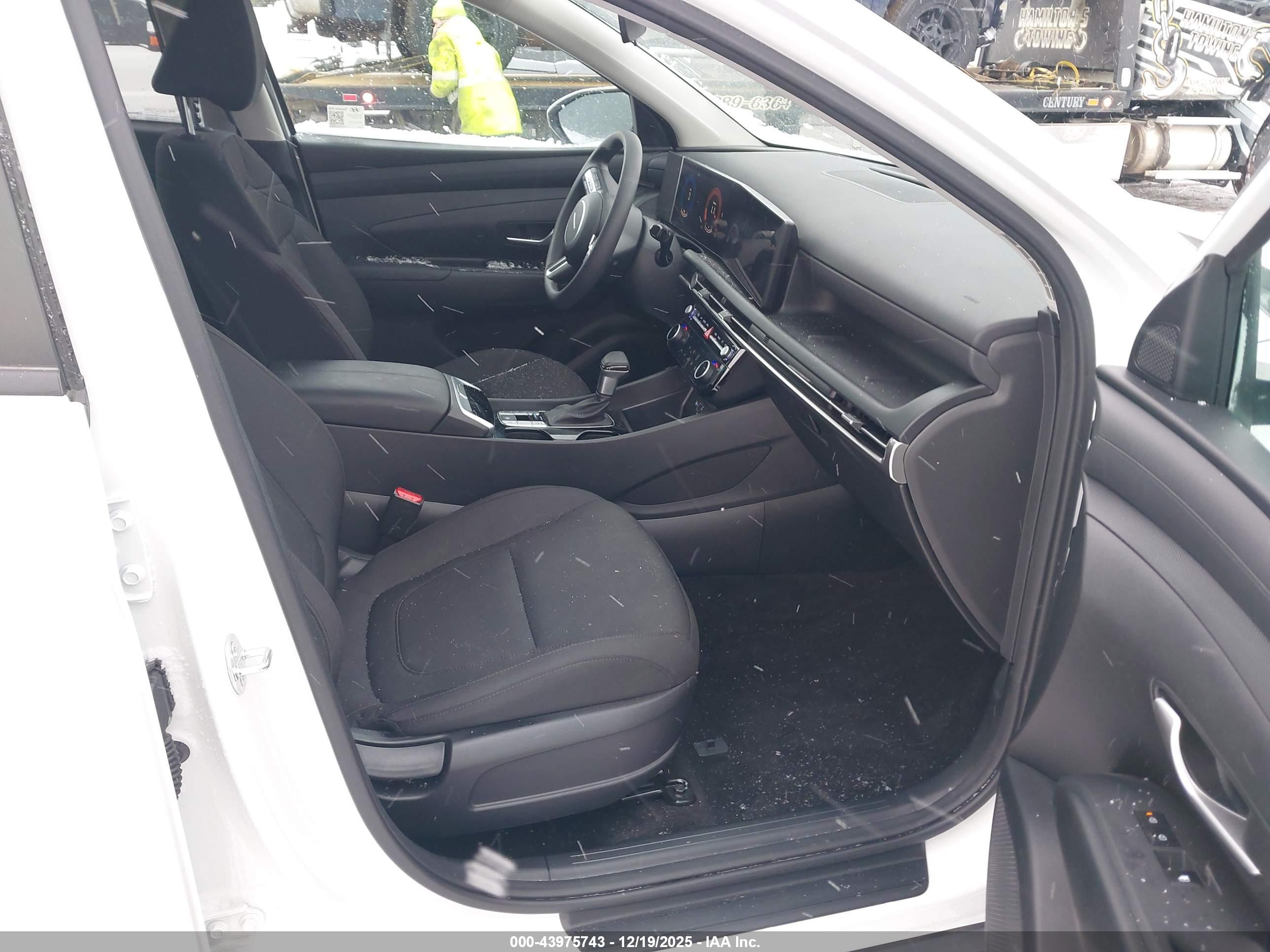 HYUNDAI TUCSON image 5