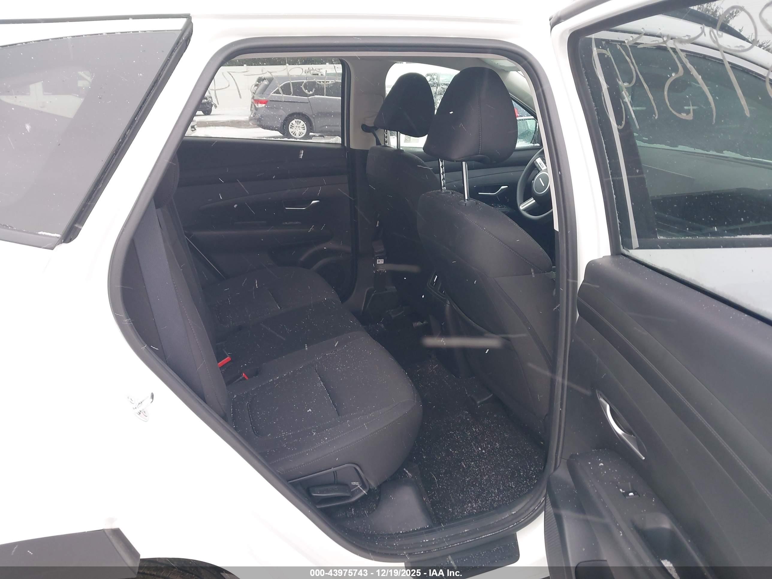 HYUNDAI TUCSON image 8
