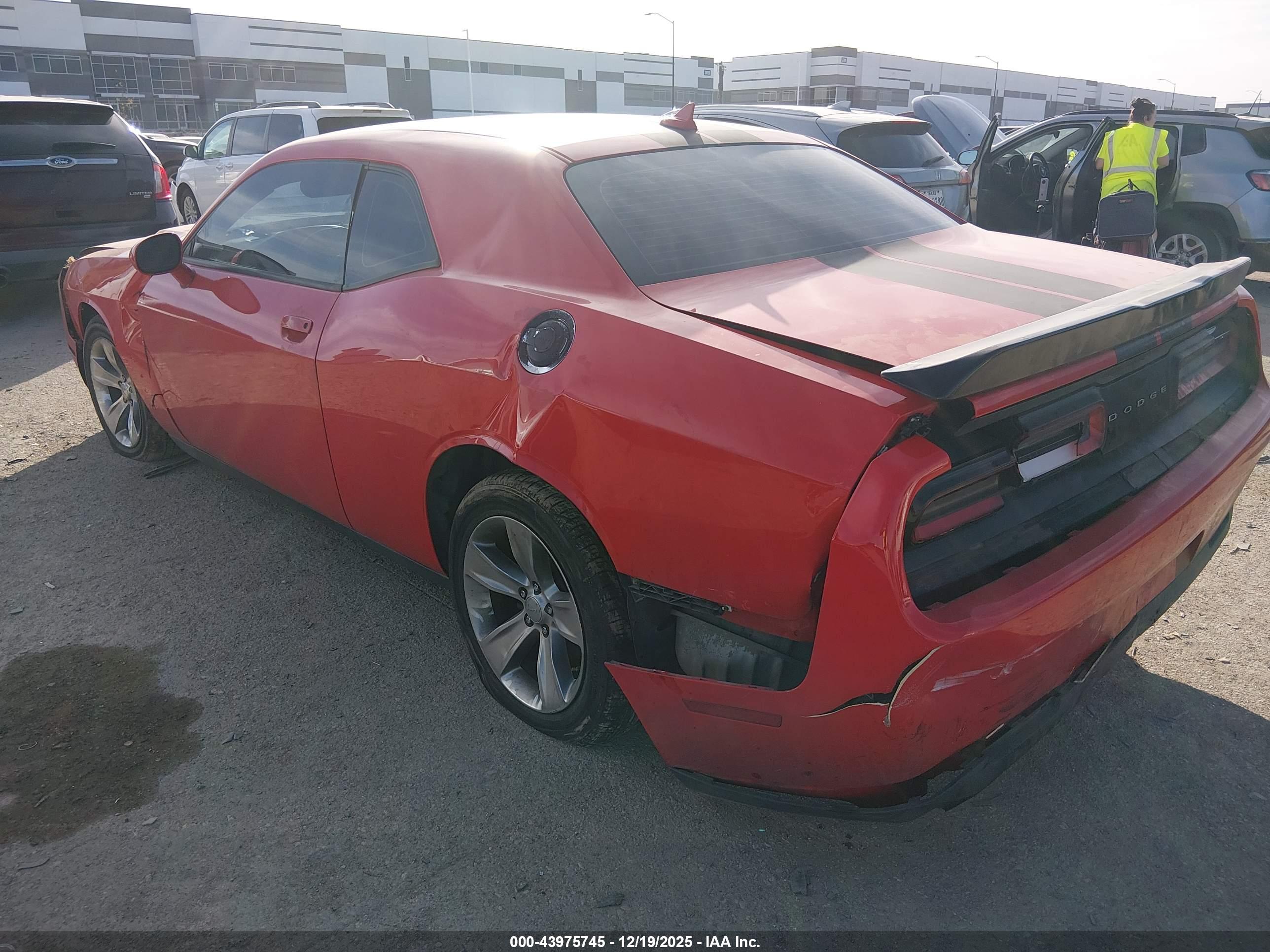 DODGE CHALLENGER image 3