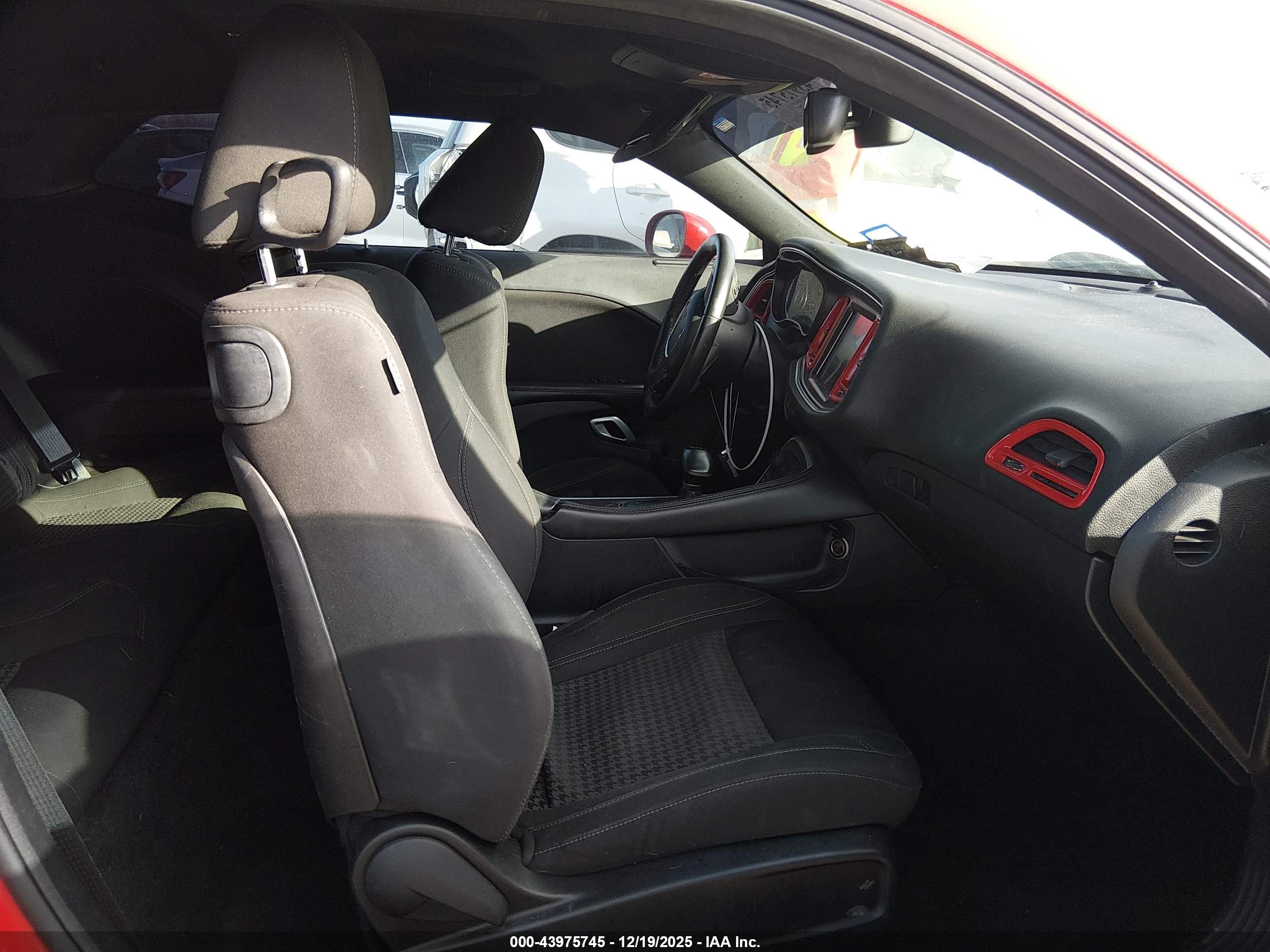 DODGE CHALLENGER image 5