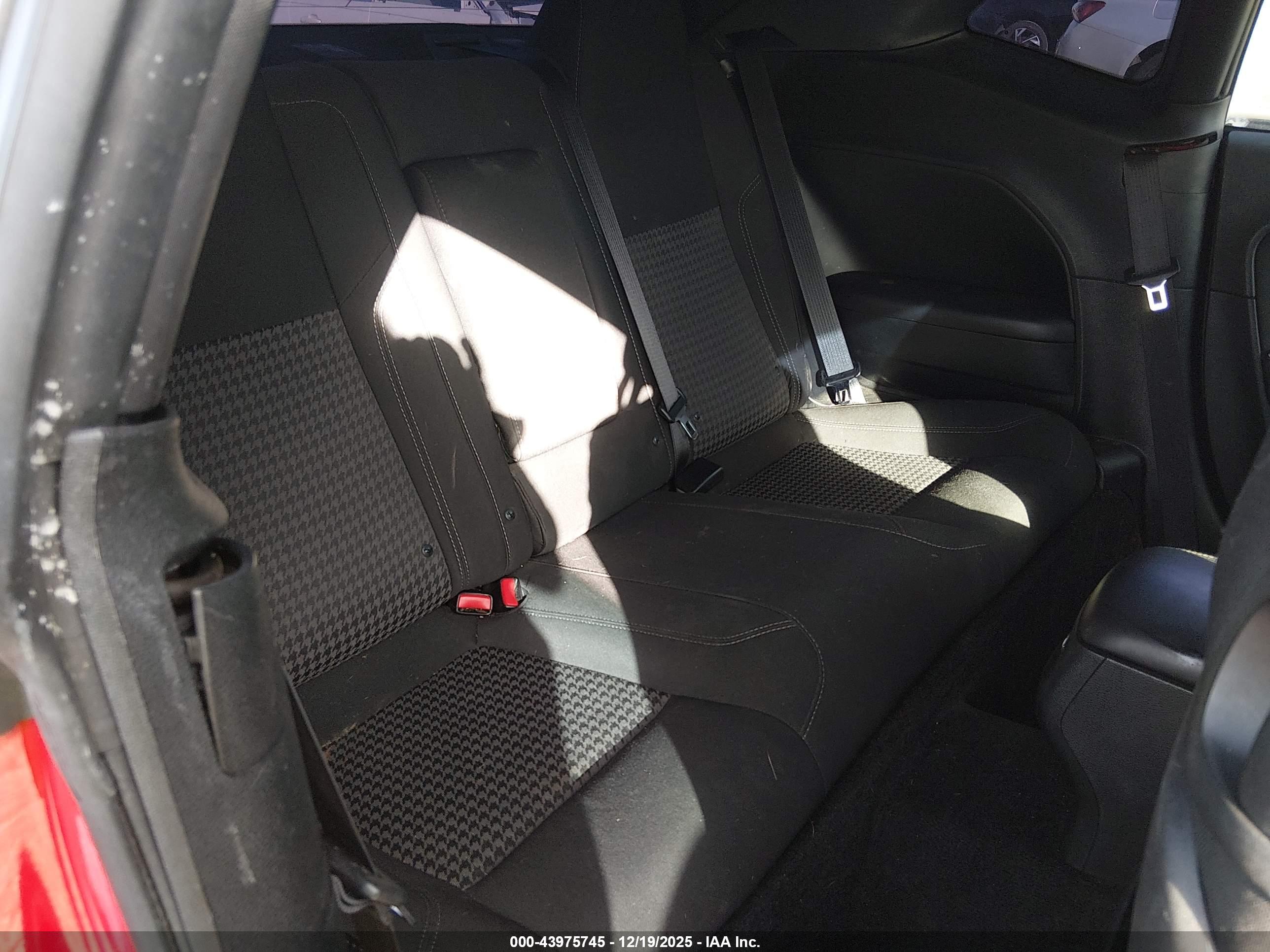 DODGE CHALLENGER image 8