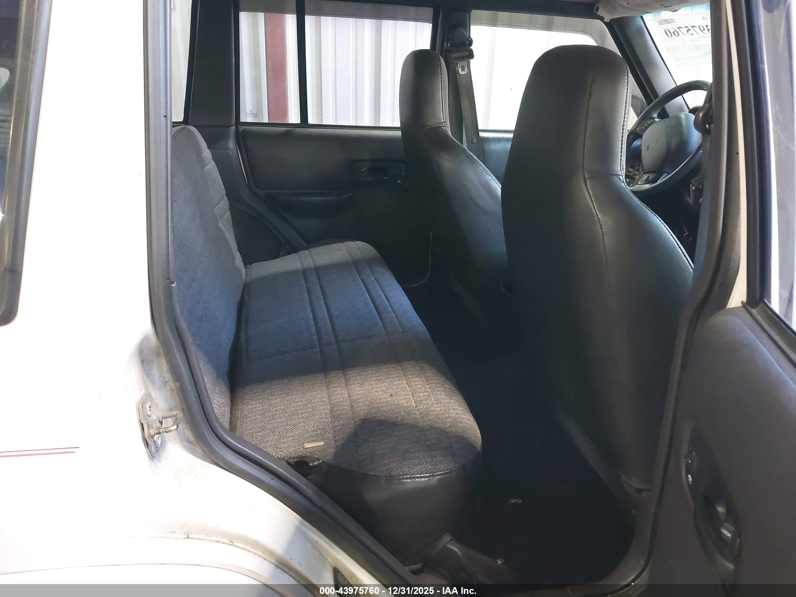 JEEP CHEROKEE image 8
