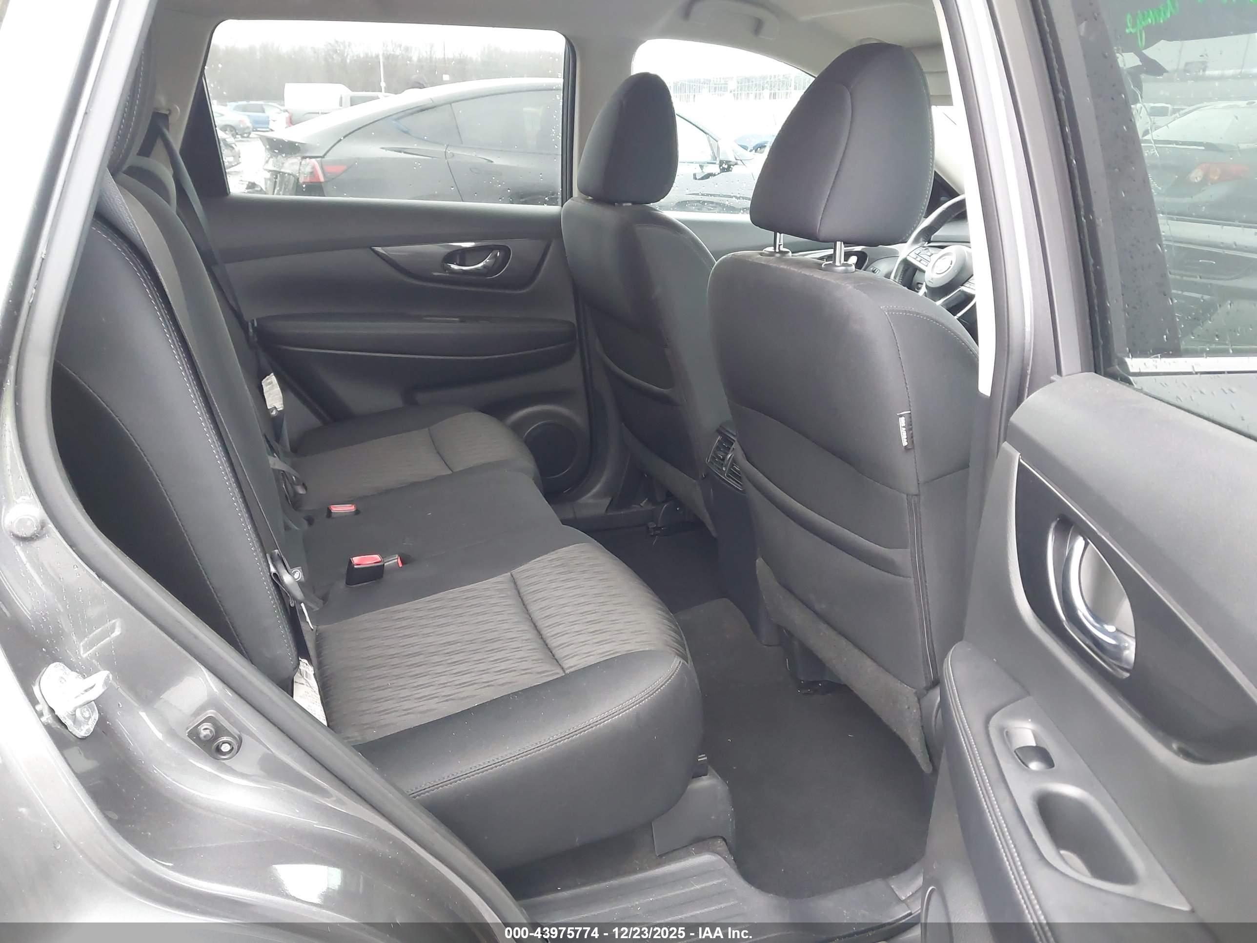 NISSAN ROGUE image 8