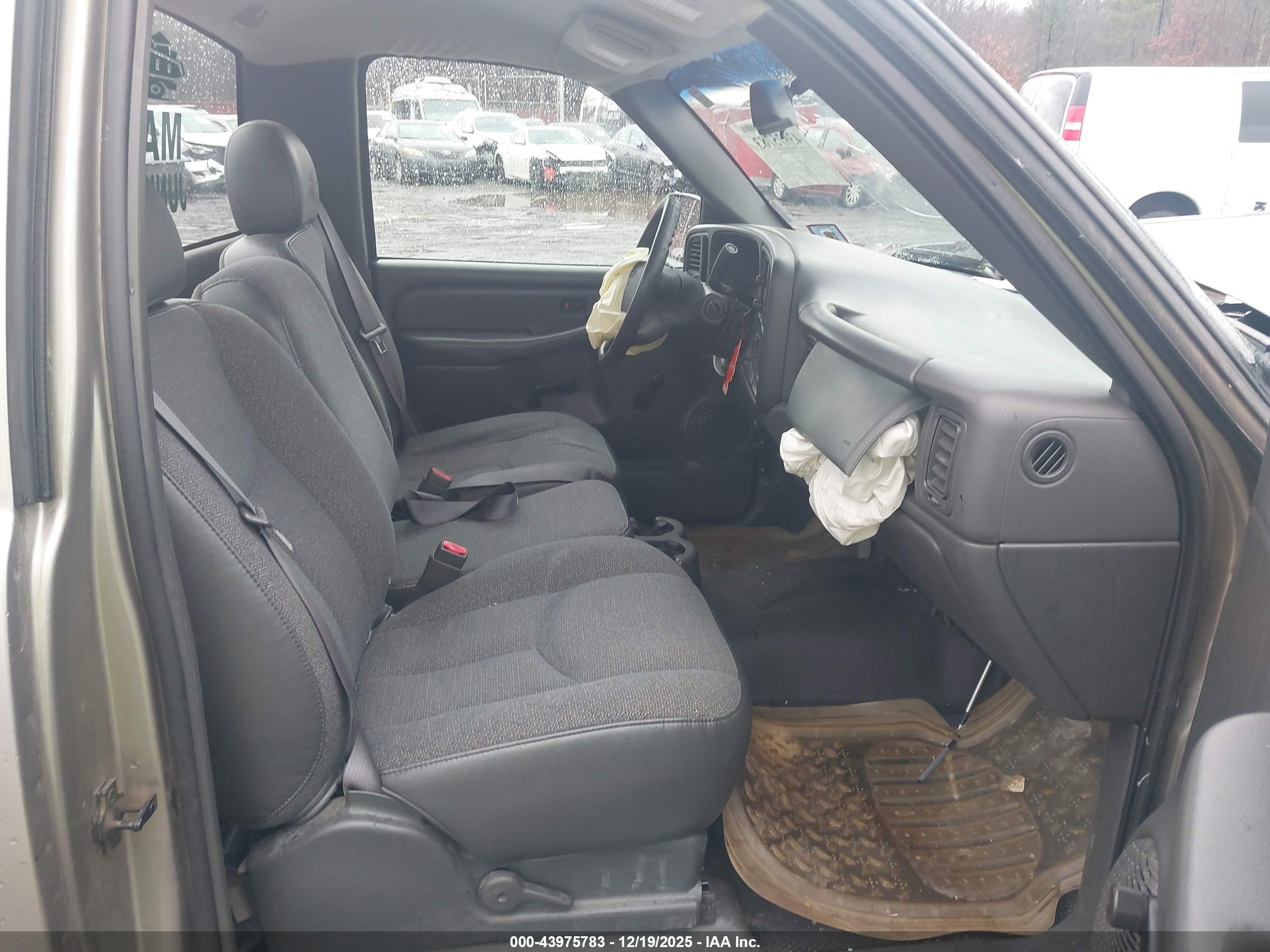 CHEVROLET SILVERADO image 5