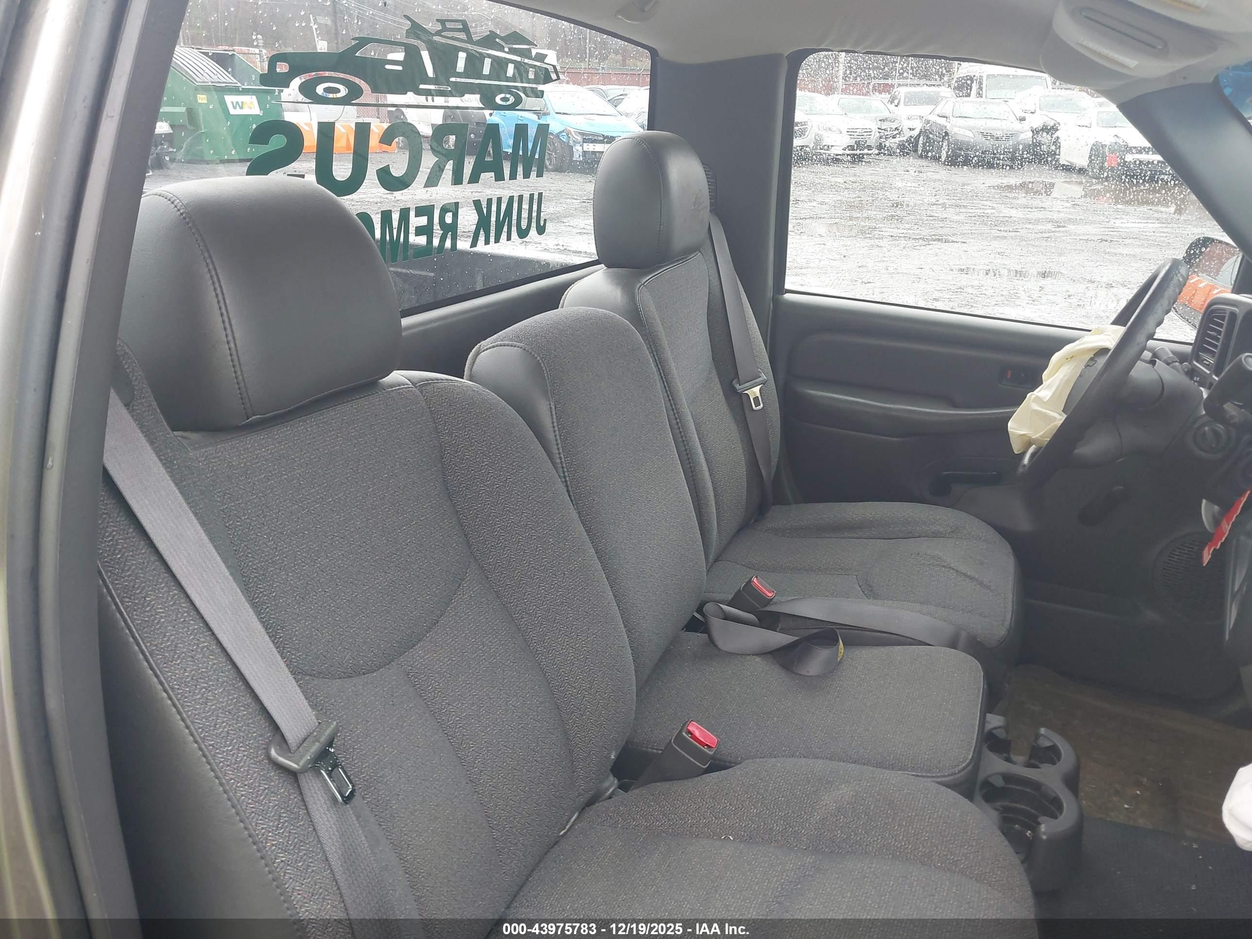 CHEVROLET SILVERADO image 8