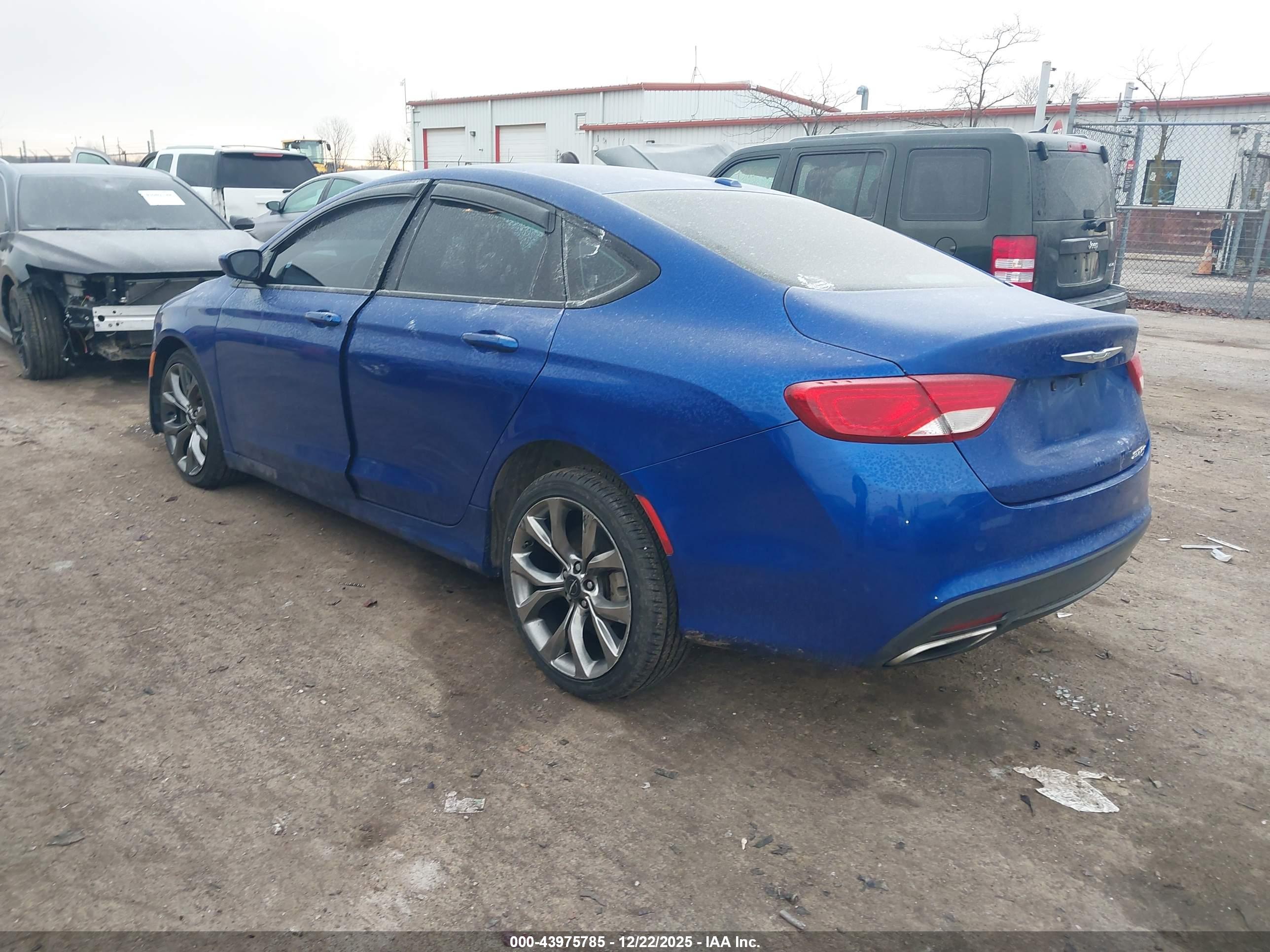 CHRYSLER 200 image 3