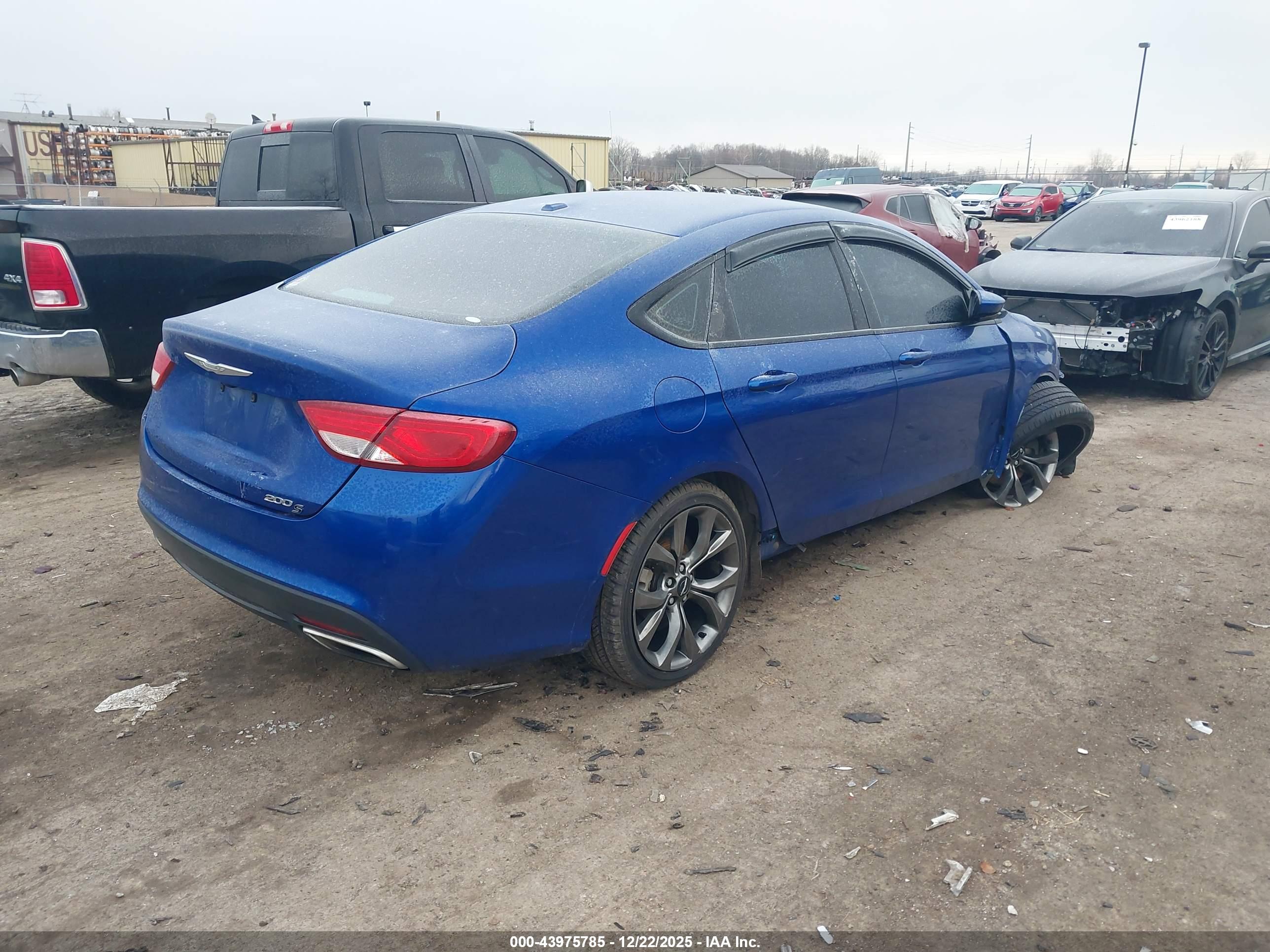 CHRYSLER 200 image 4