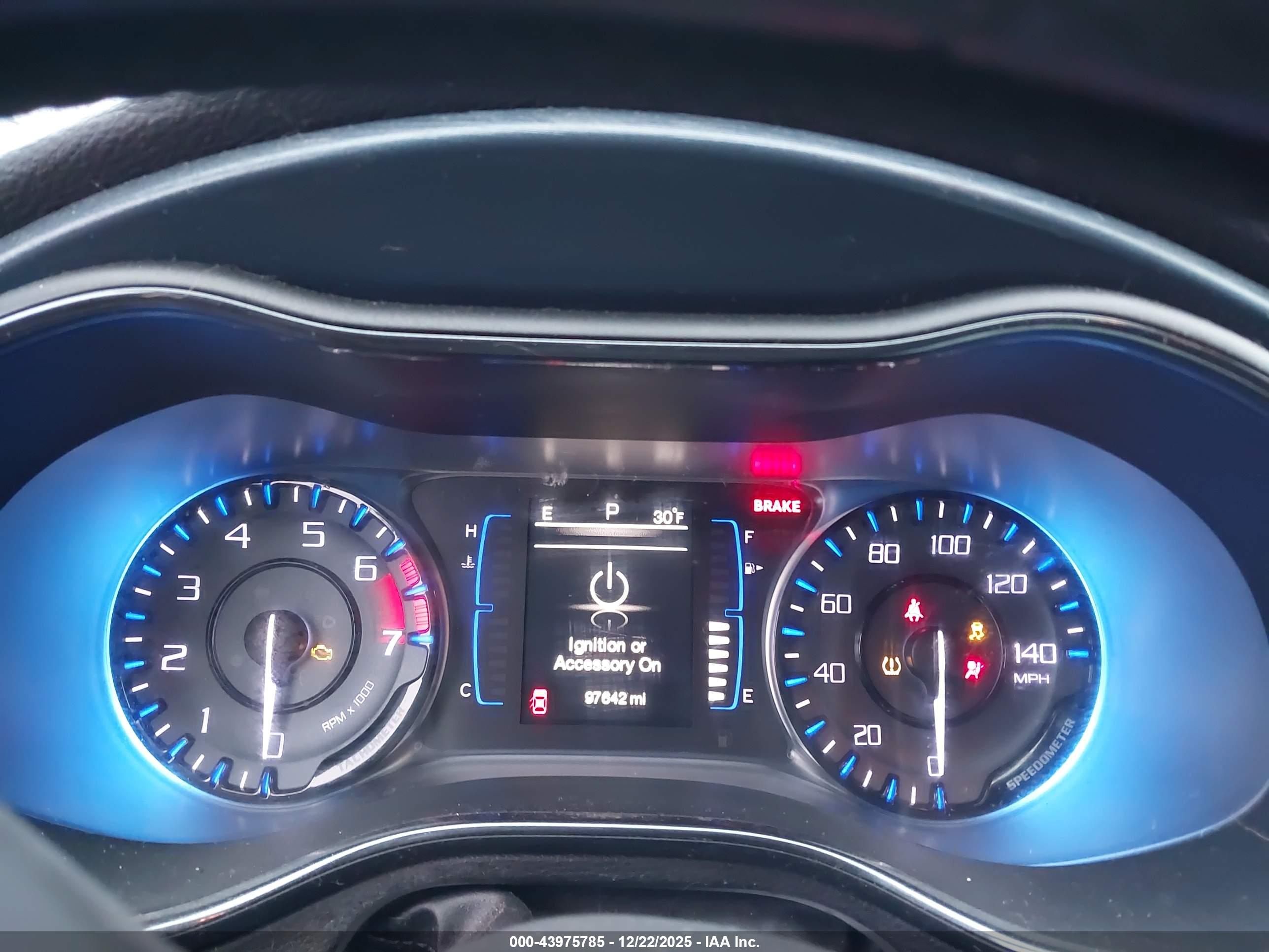 CHRYSLER 200 image 7