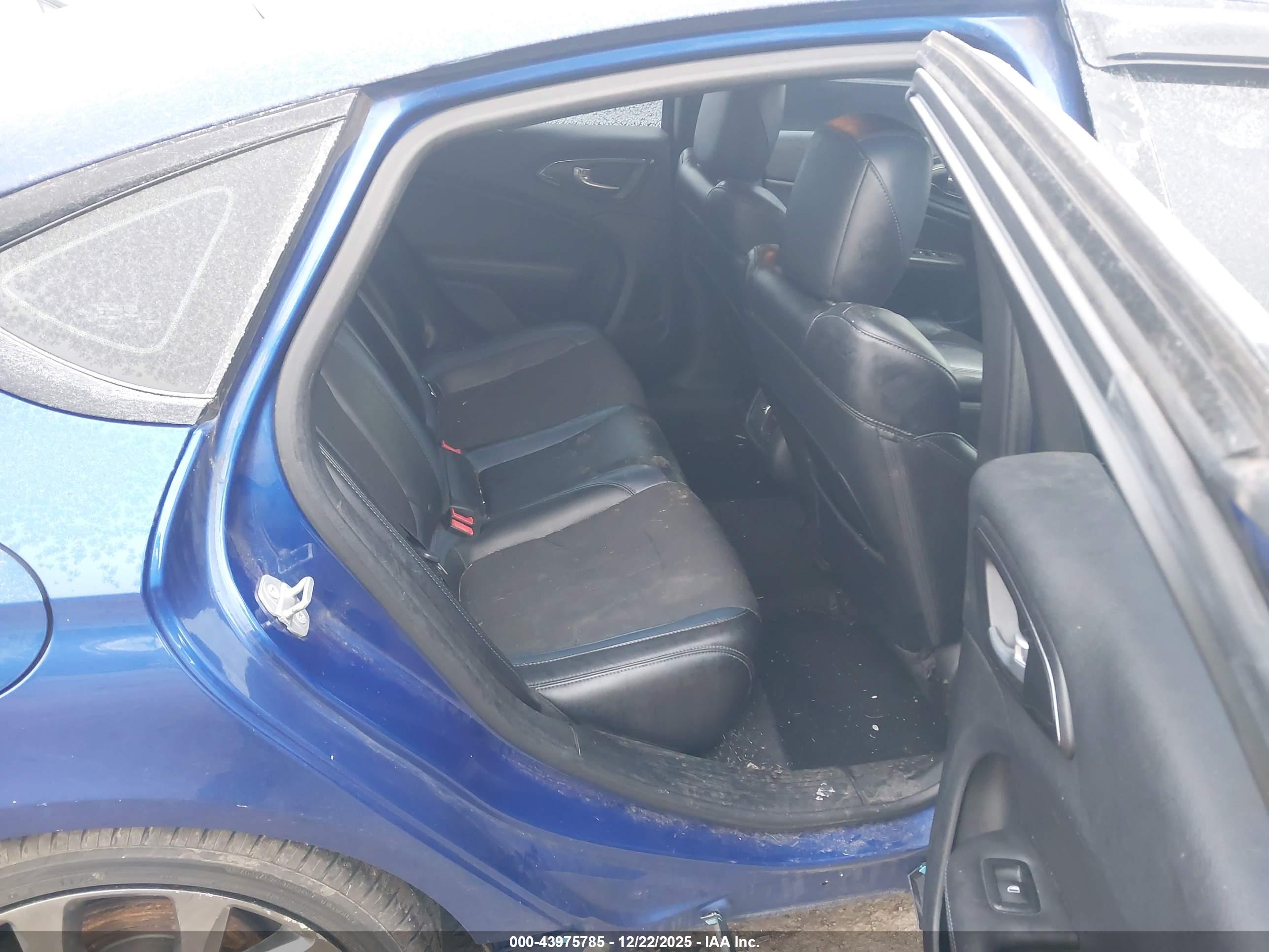 CHRYSLER 200 image 8