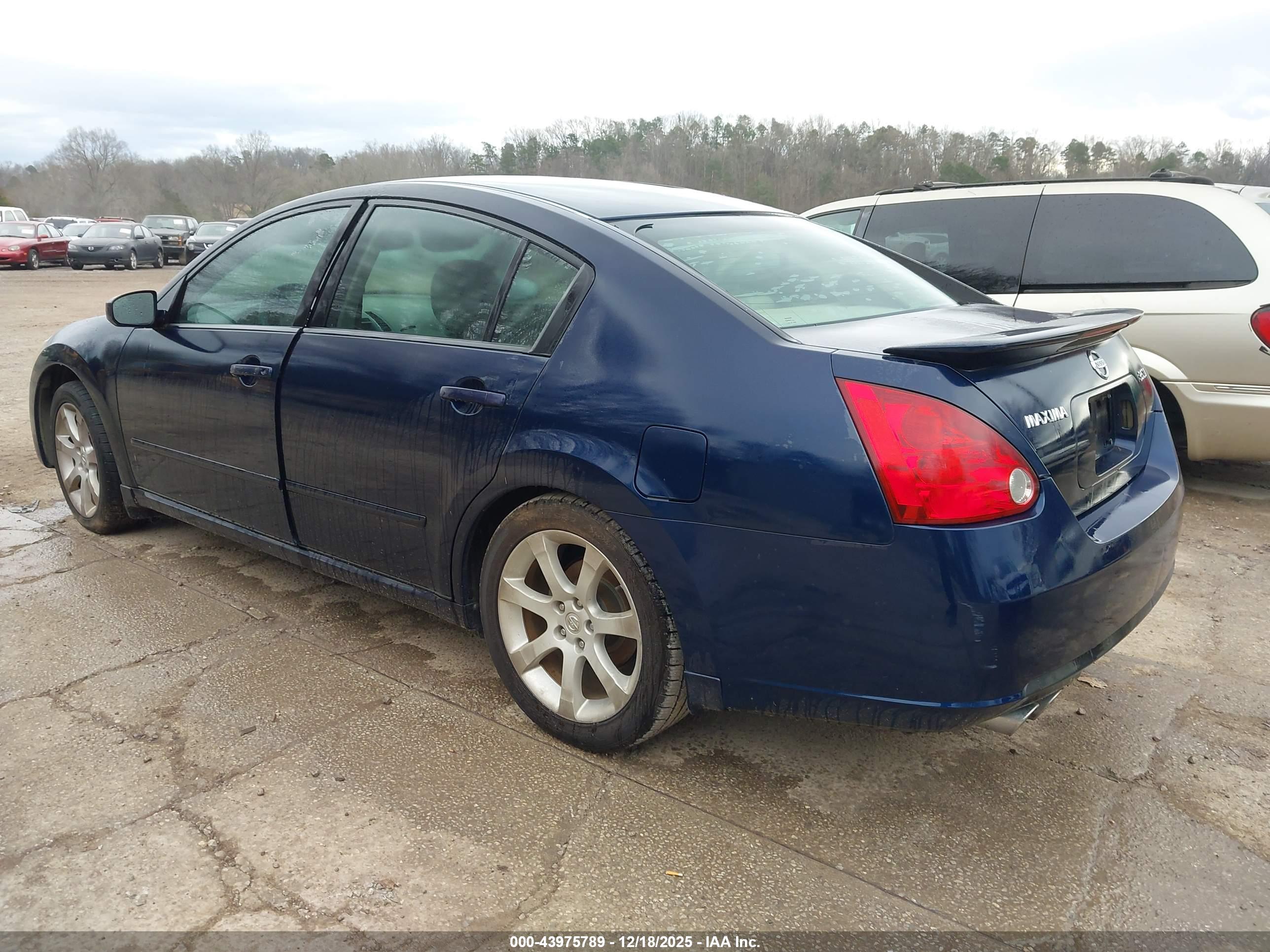 NISSAN MAXIMA image 3
