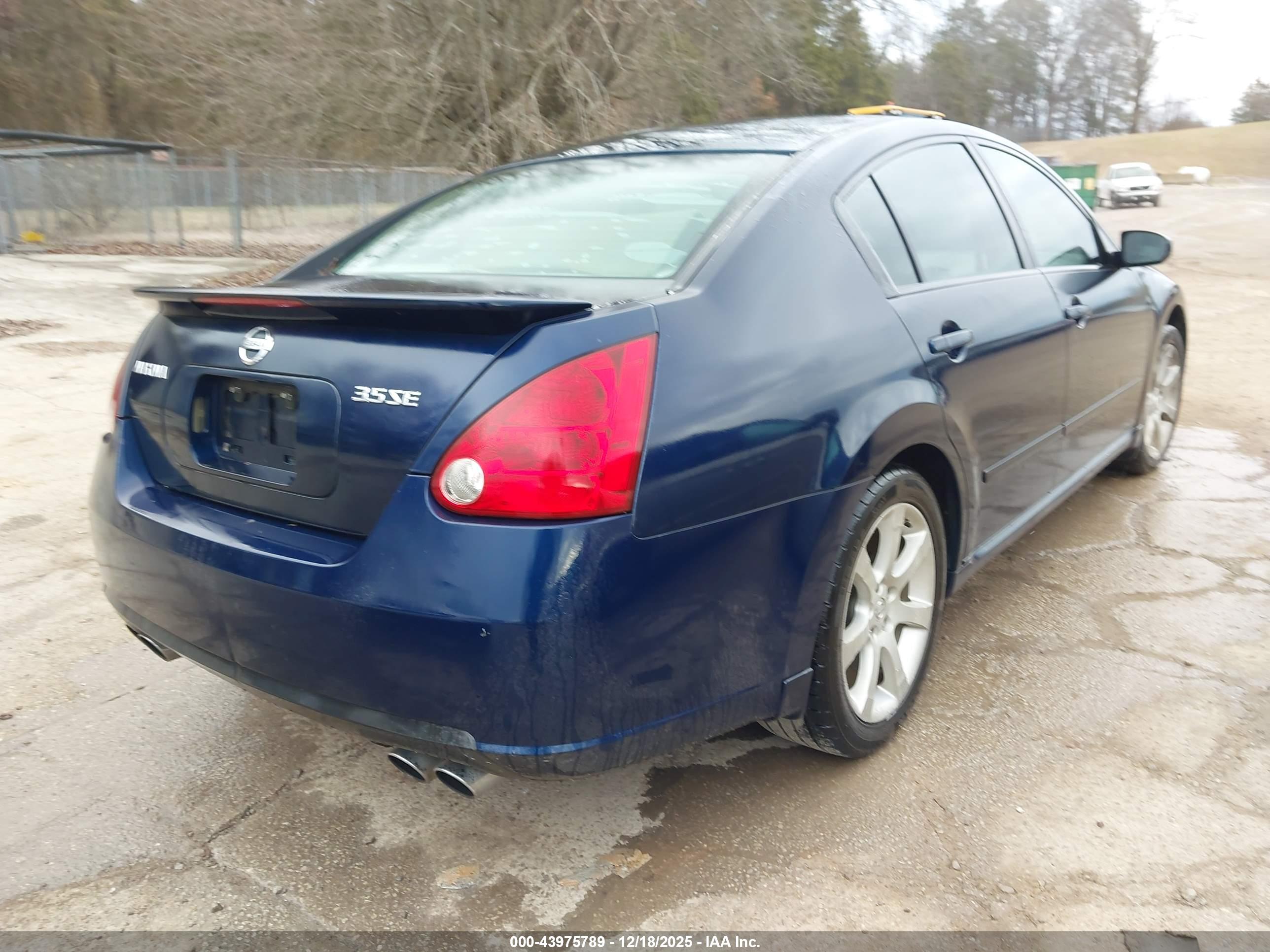 NISSAN MAXIMA image 4