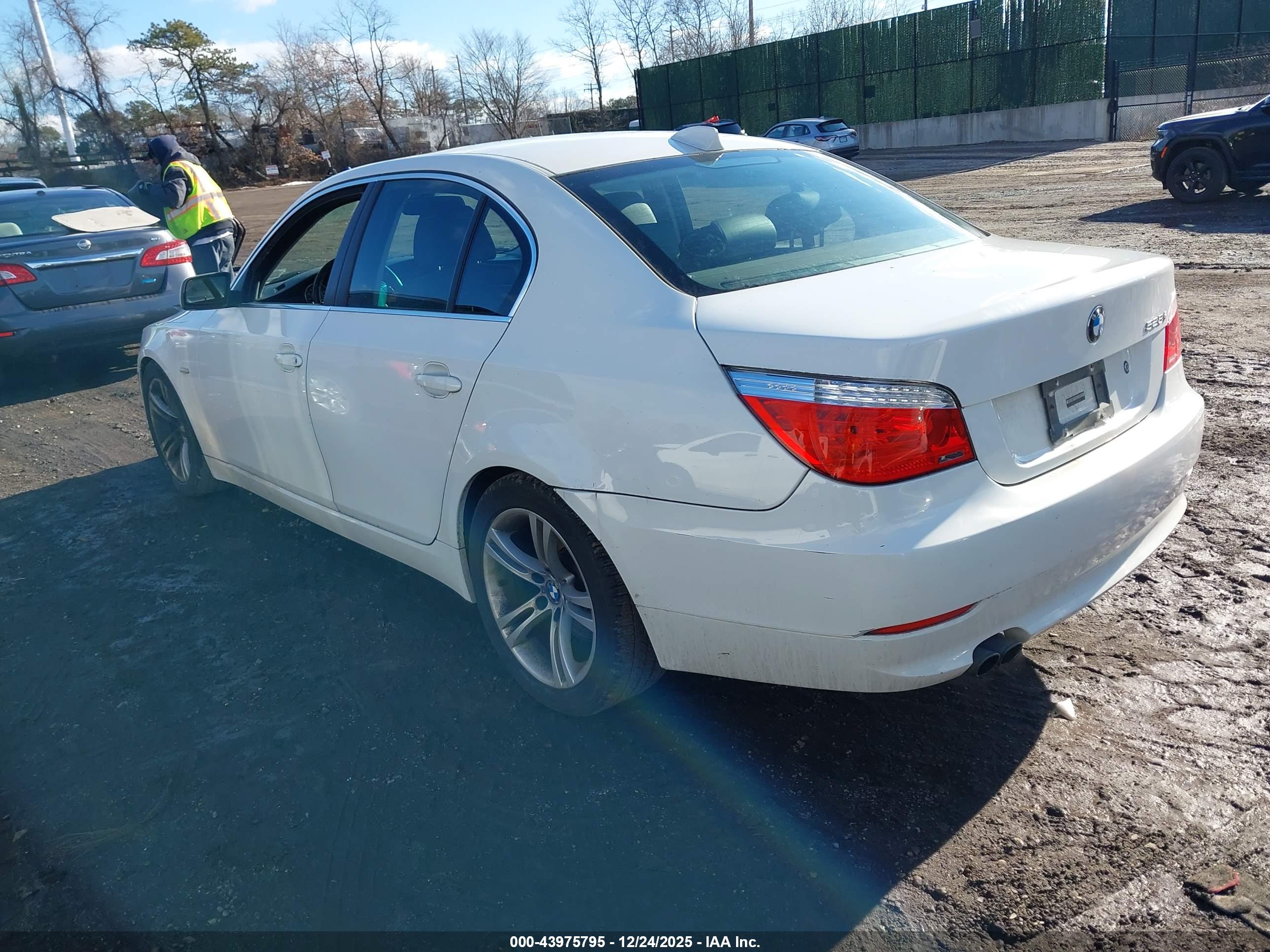 BMW 528I image 3