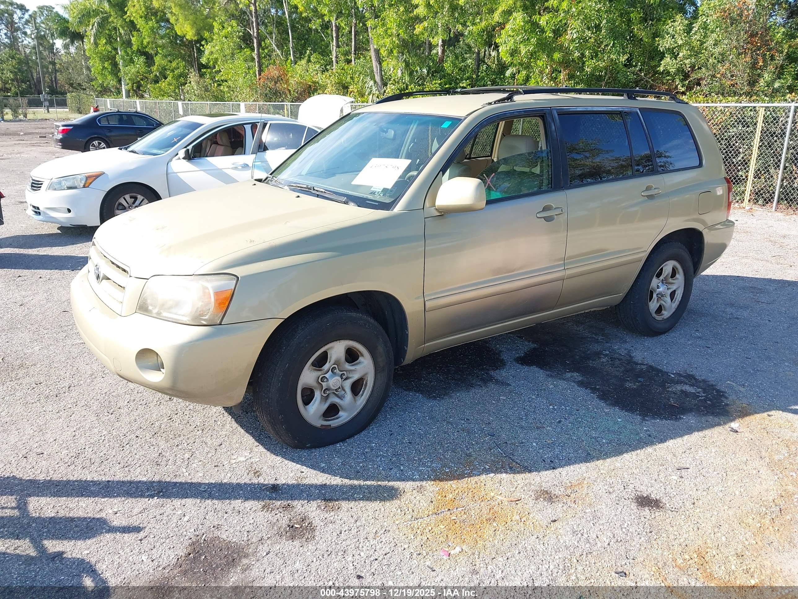 TOYOTA HIGHLANDER image 2