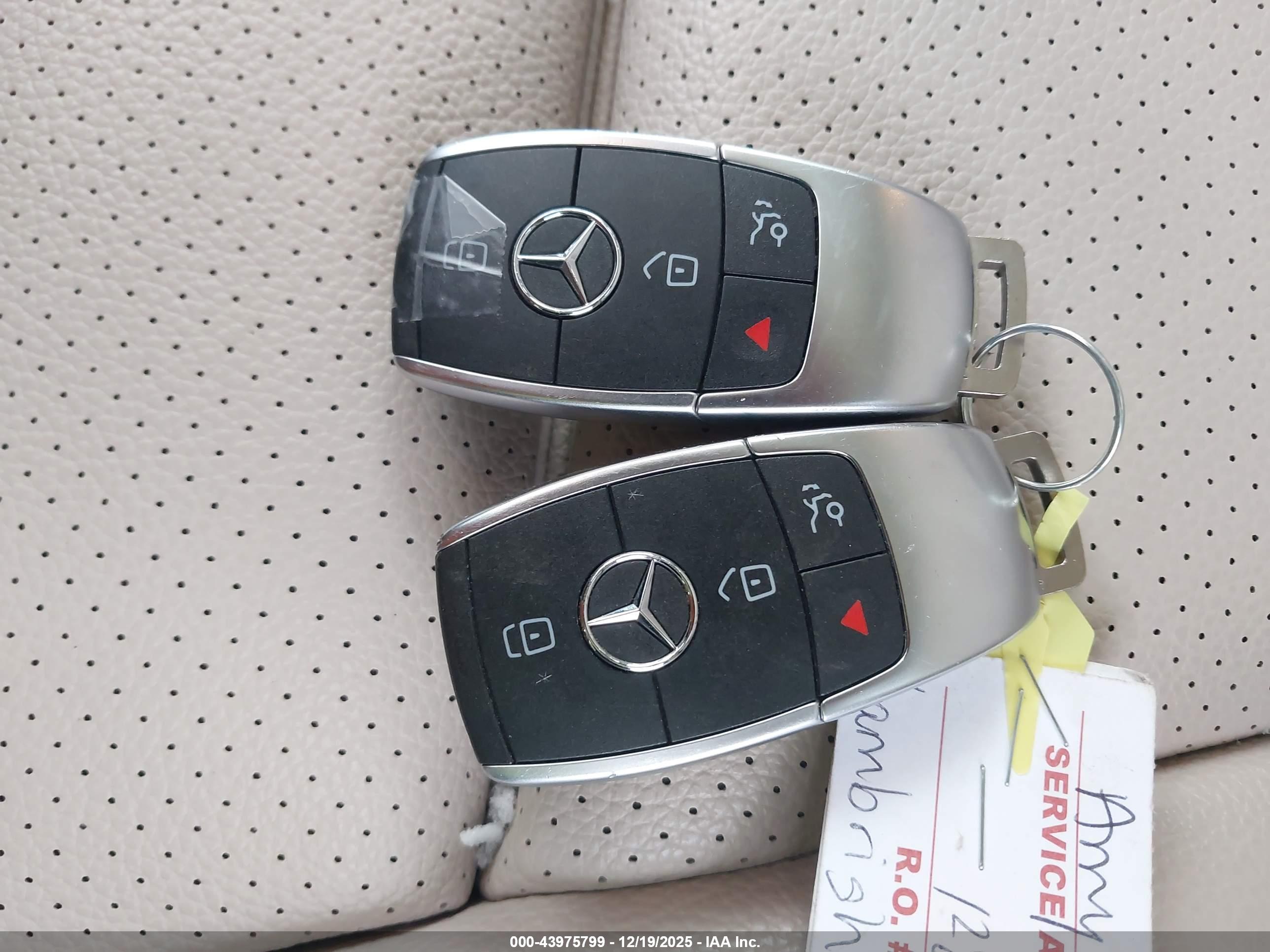 MERCEDES-BENZ GLC image 11