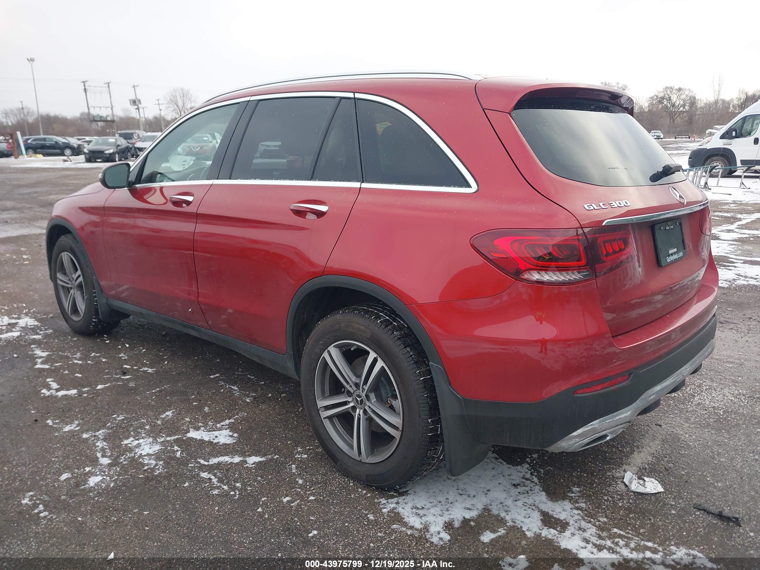MERCEDES-BENZ GLC image 3