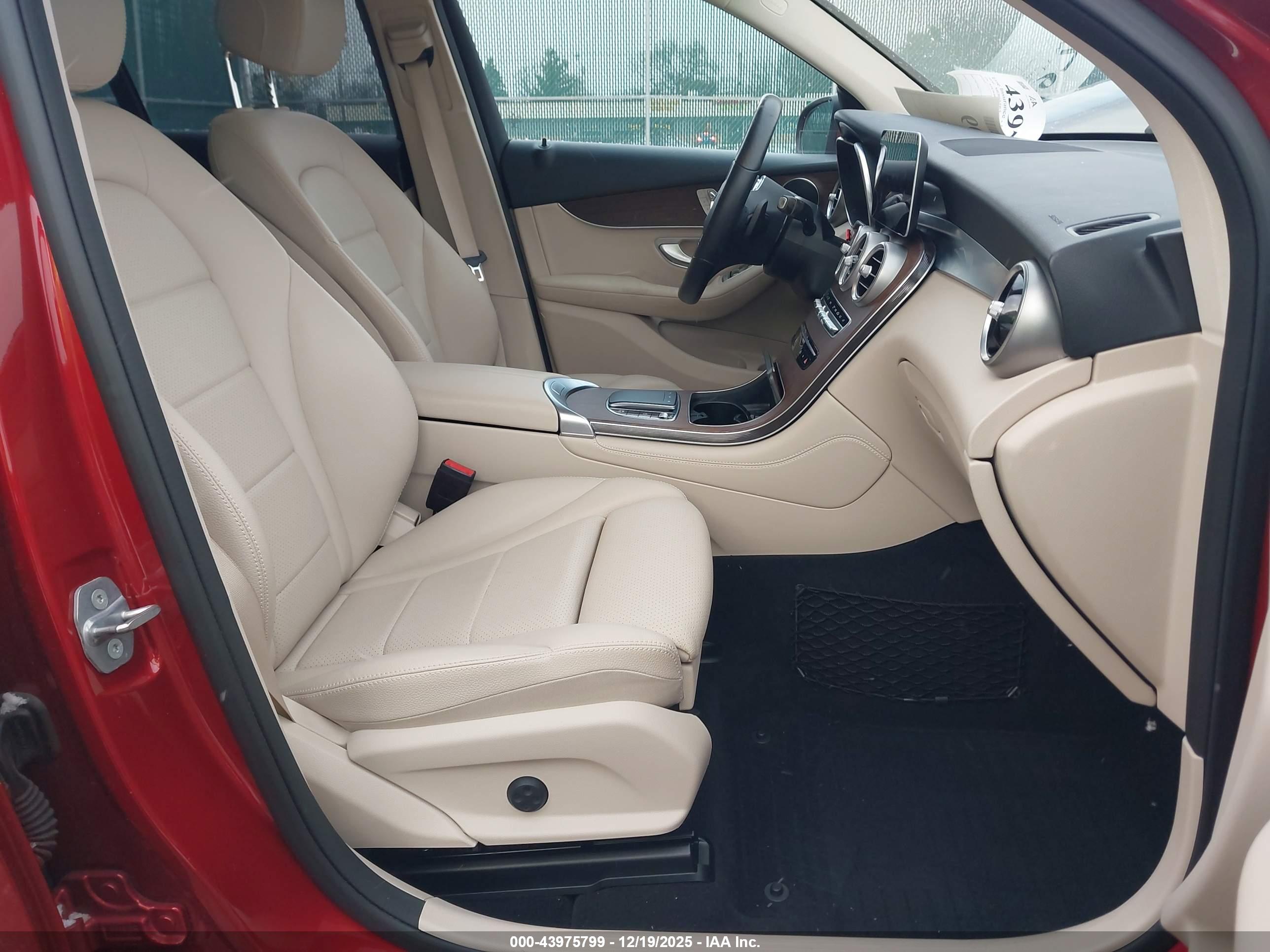 MERCEDES-BENZ GLC image 5