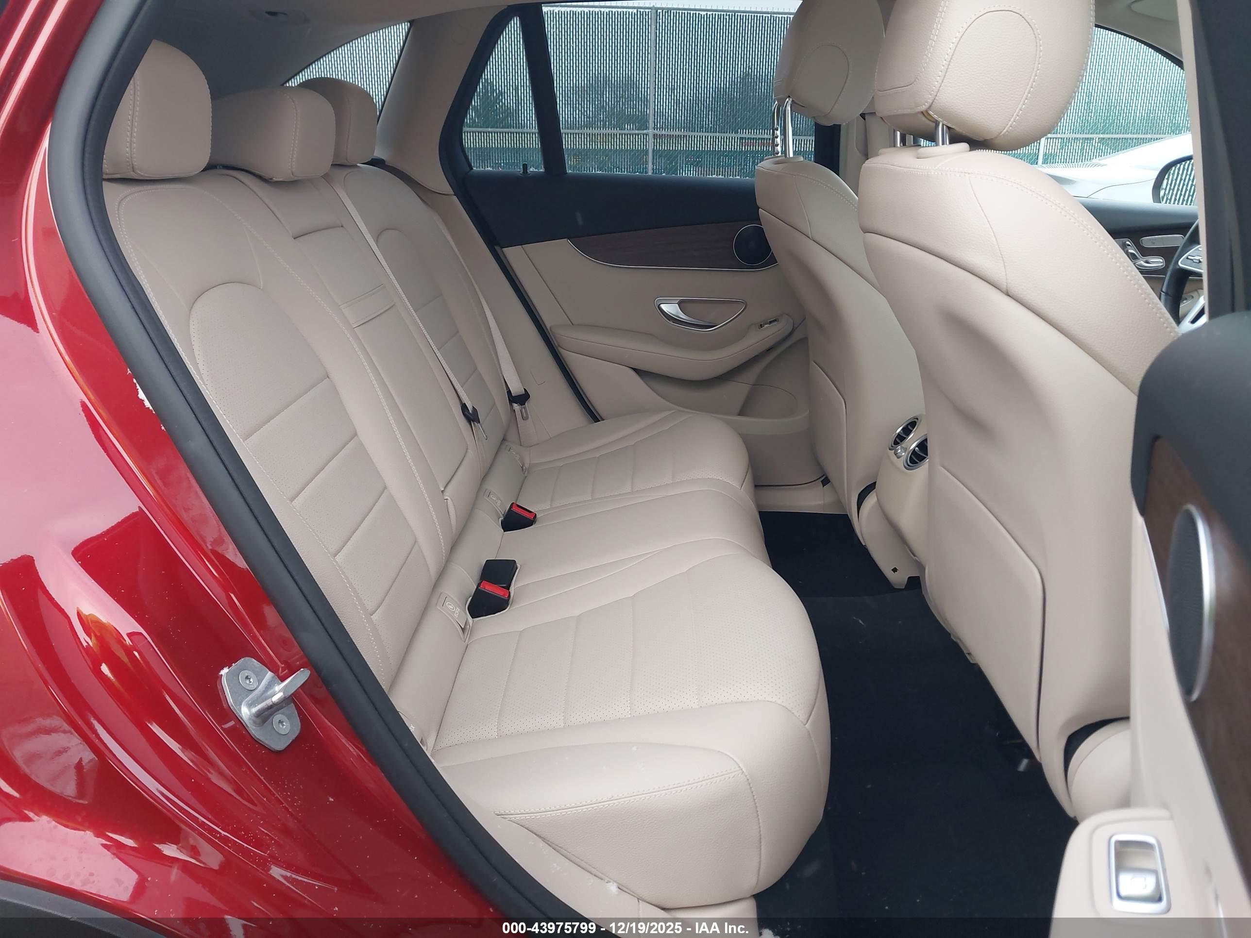 MERCEDES-BENZ GLC image 8