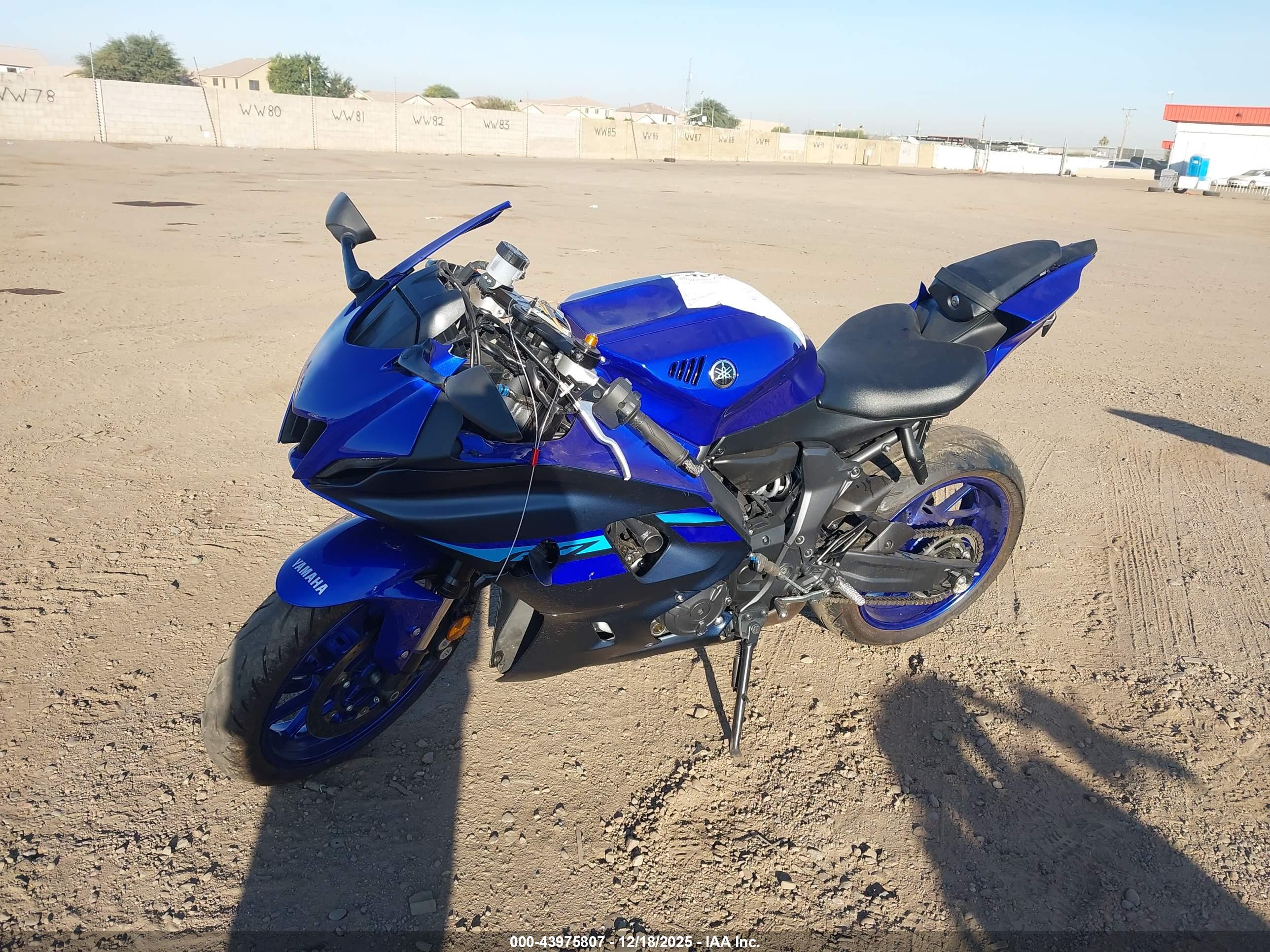 YAMAHA YZFR7 image 2