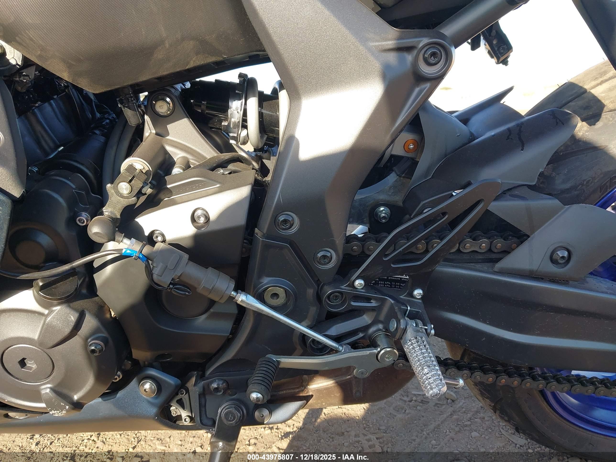 YAMAHA YZFR7 image 9