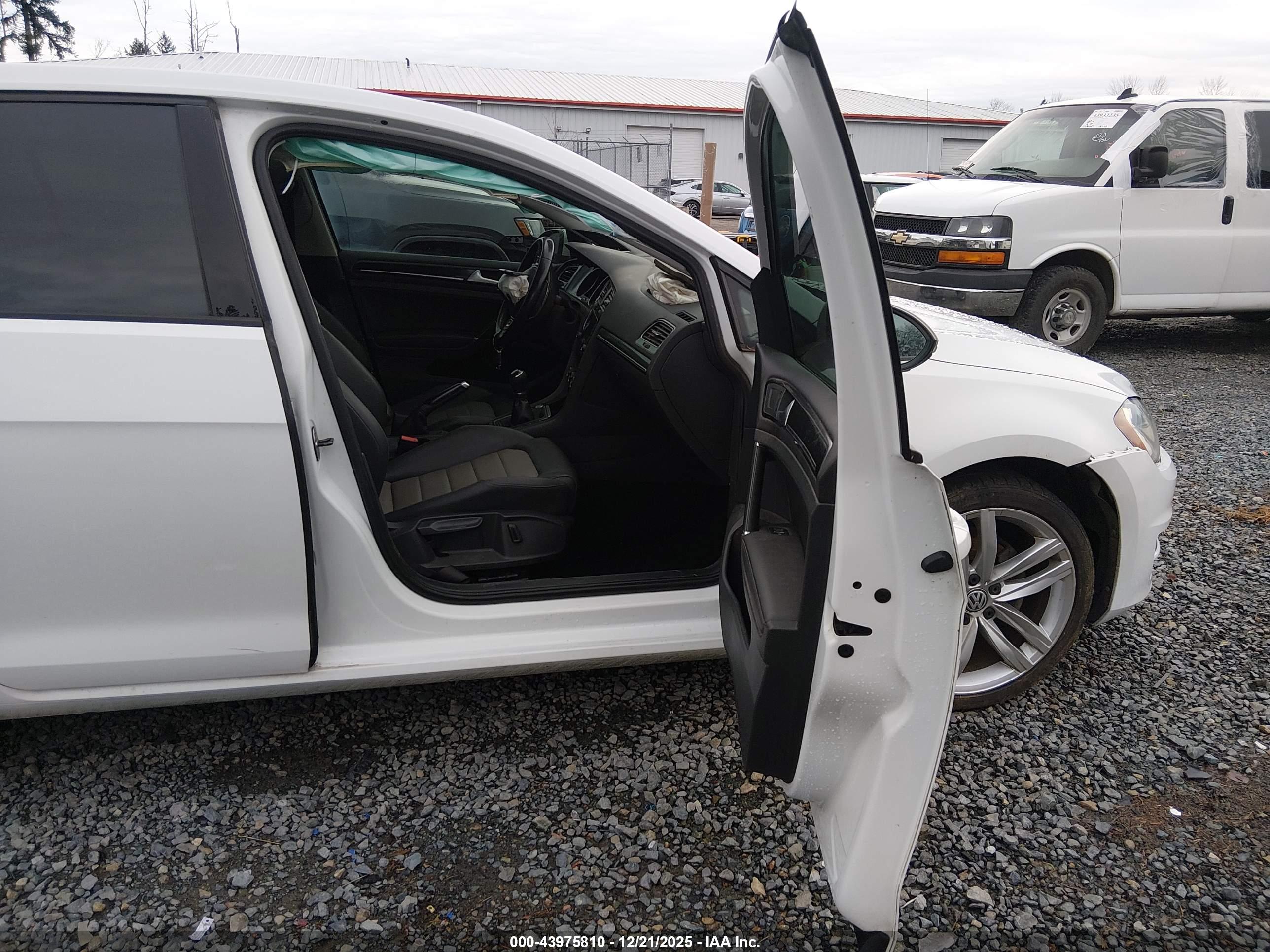 VOLKSWAGEN GOLF image 5