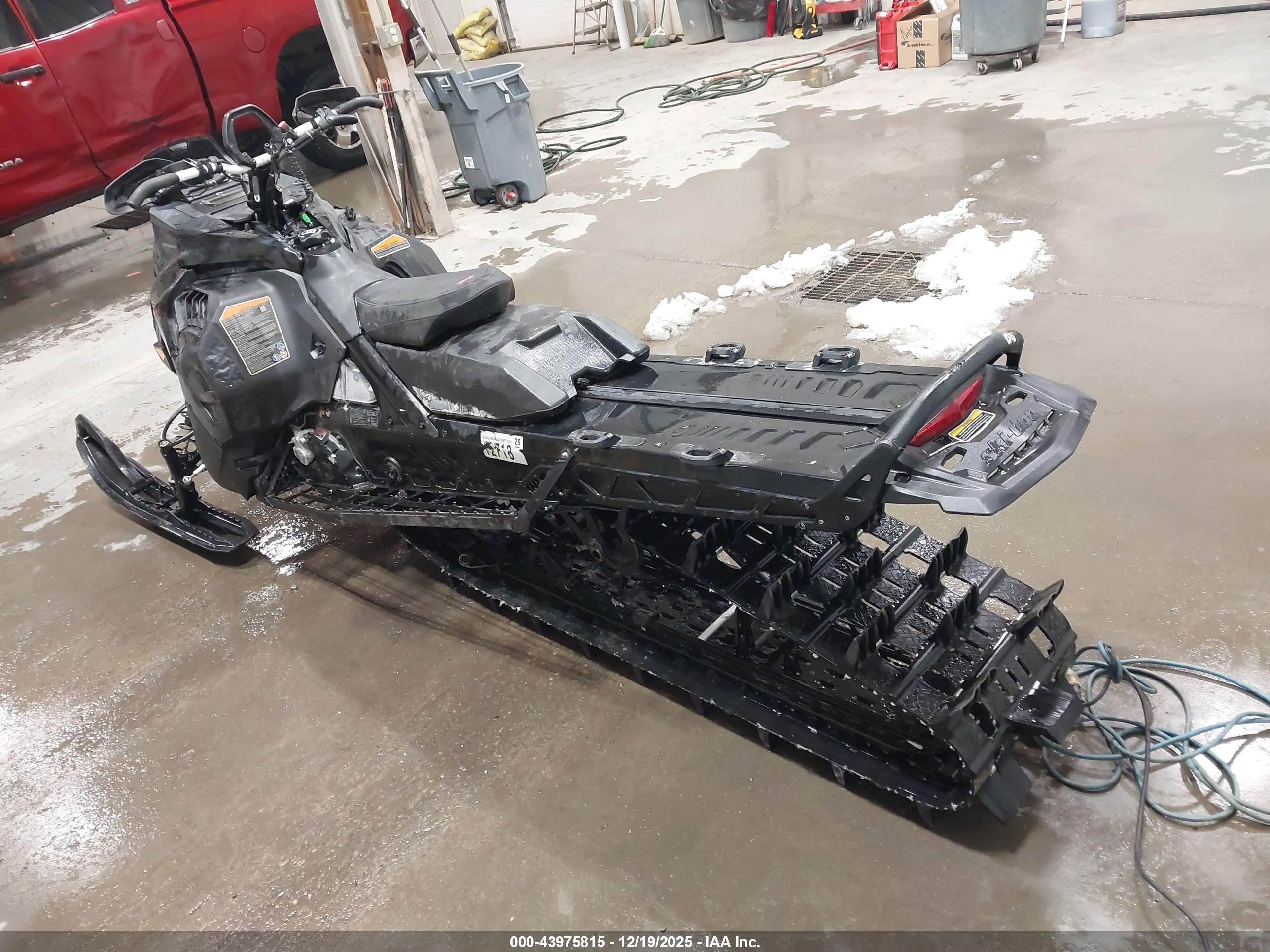 SKI-DOO SUMMIT image 3