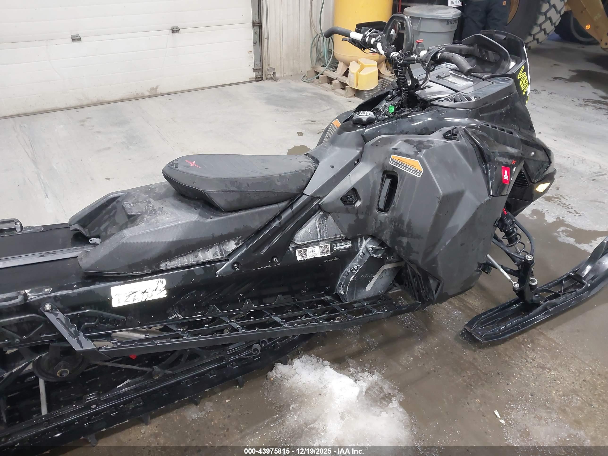 SKI-DOO SUMMIT image 4