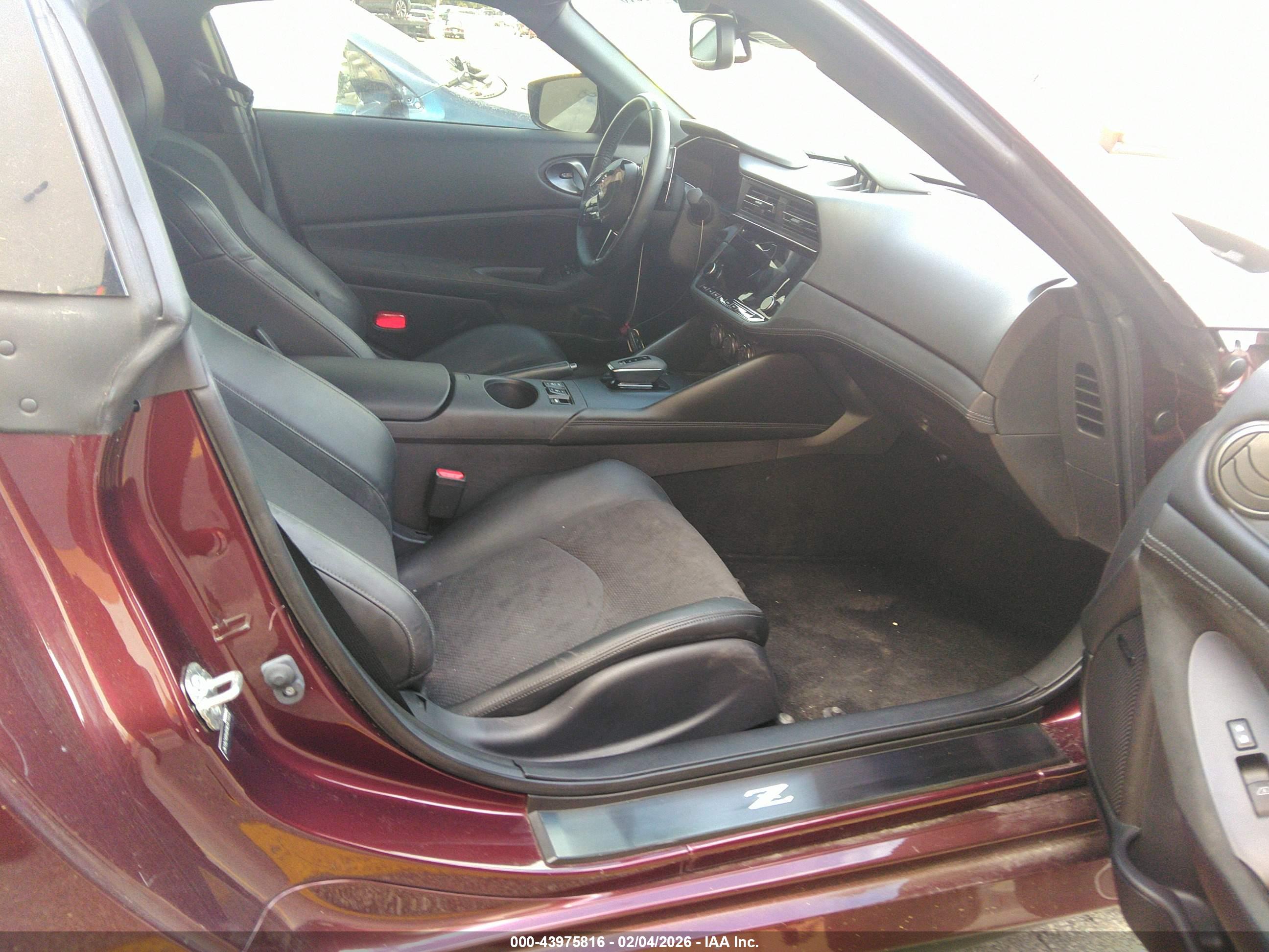 NISSAN Z image 5