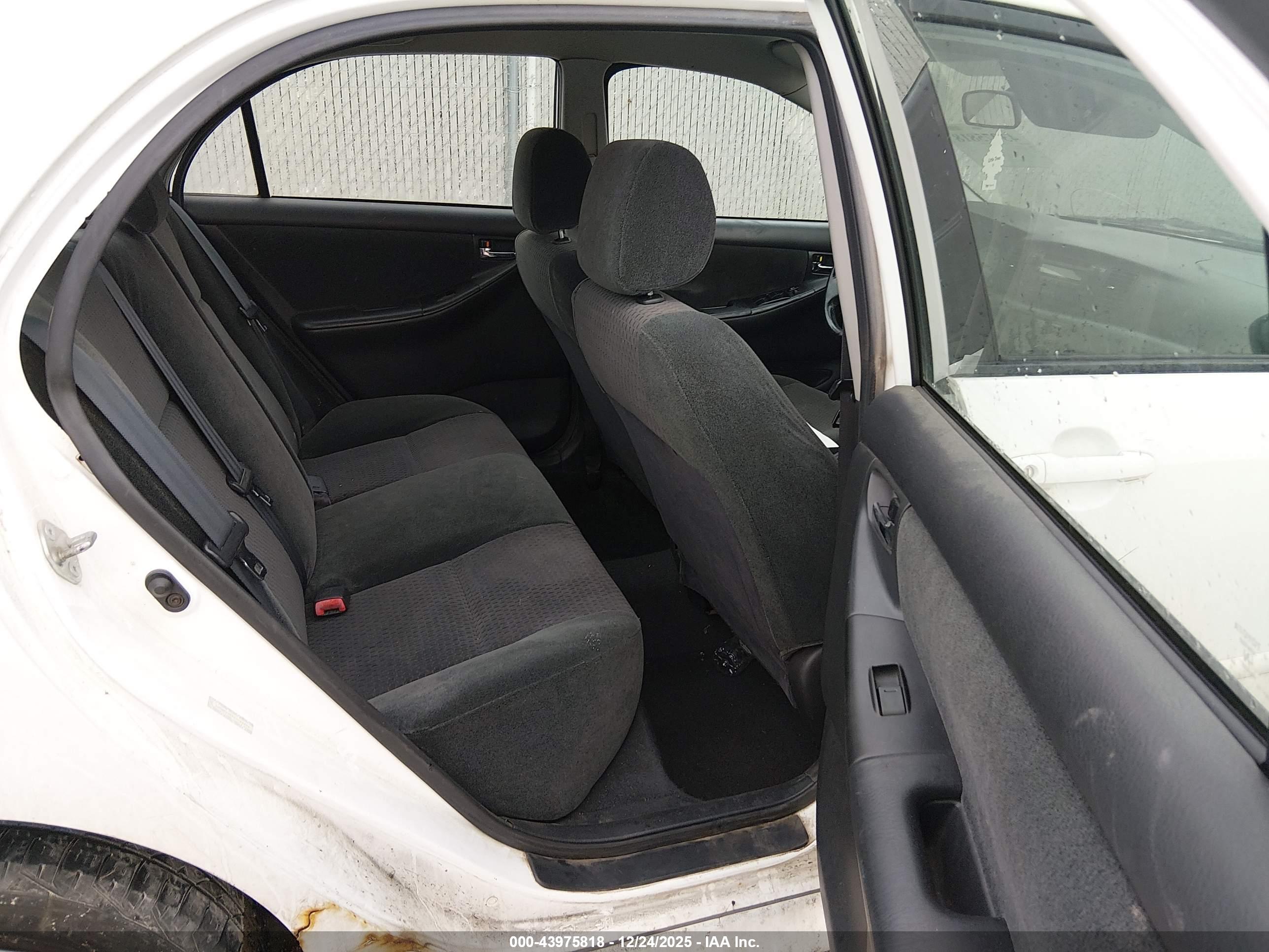 TOYOTA COROLLA image 8
