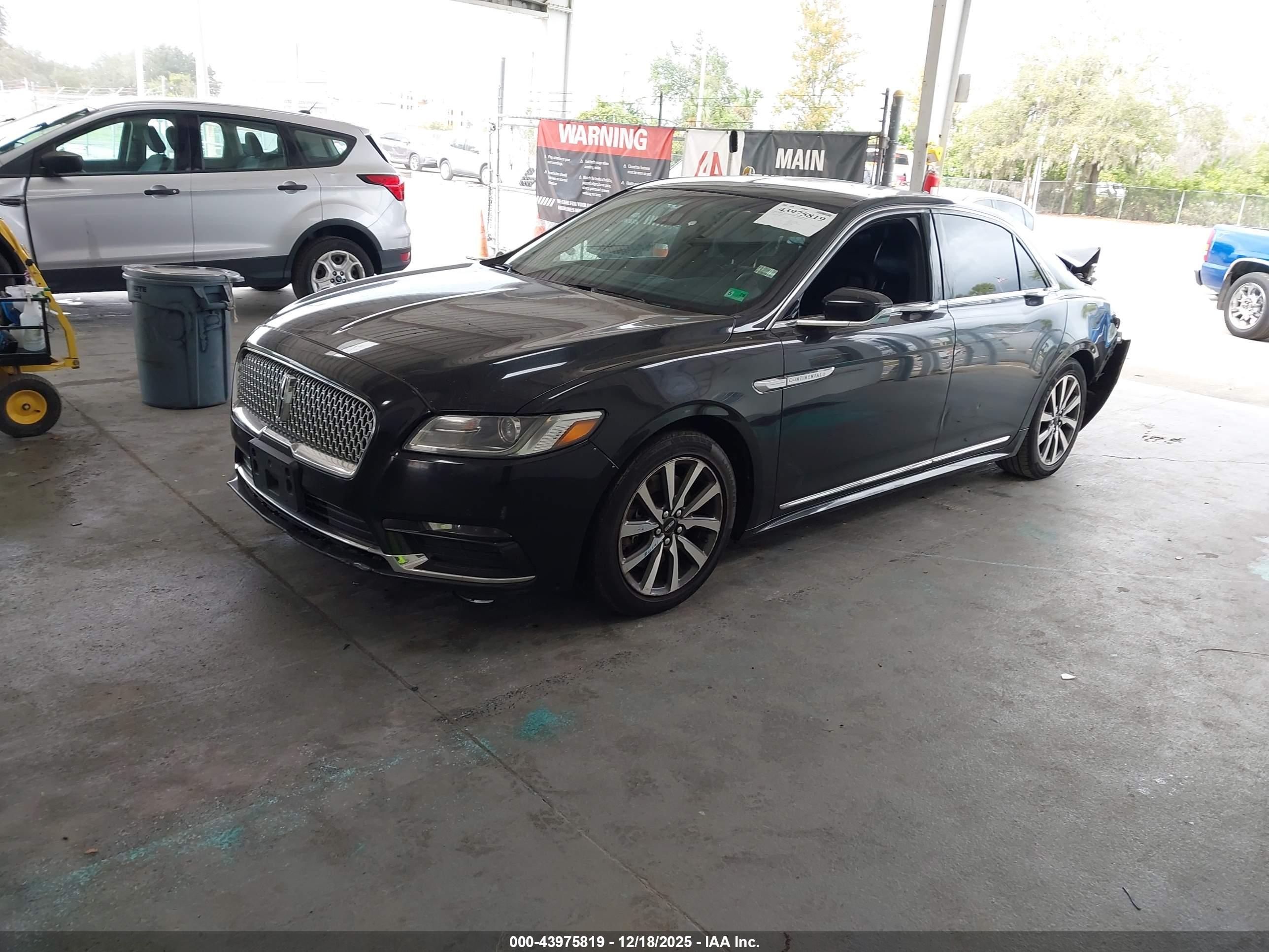 LINCOLN CONTINENTAL image 2