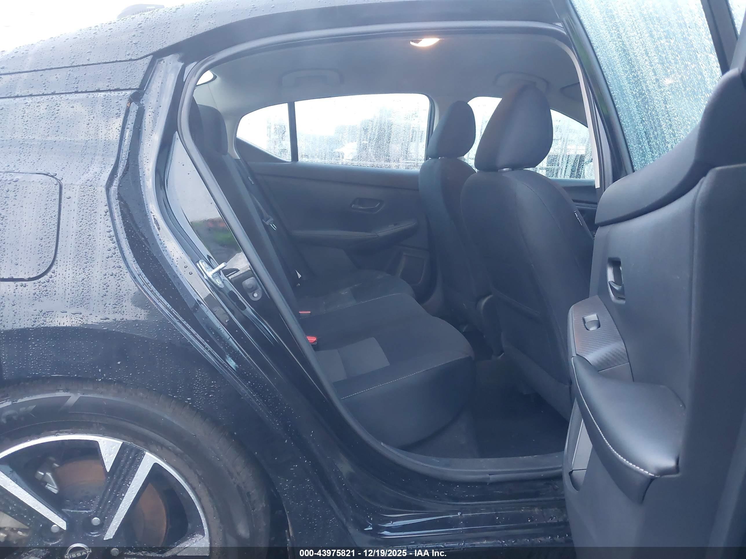 NISSAN SENTRA image 8