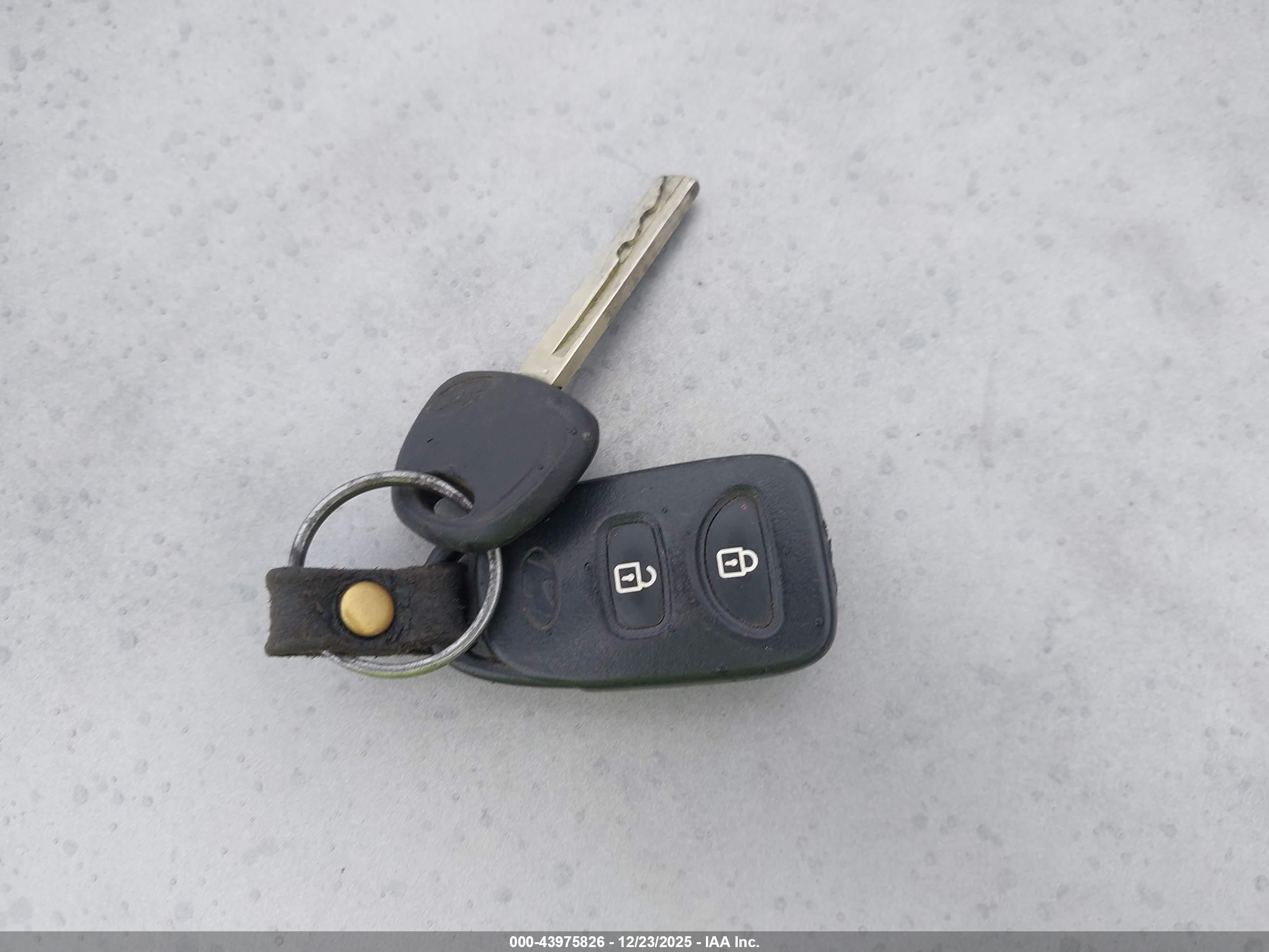 HYUNDAI ACCENT image 11