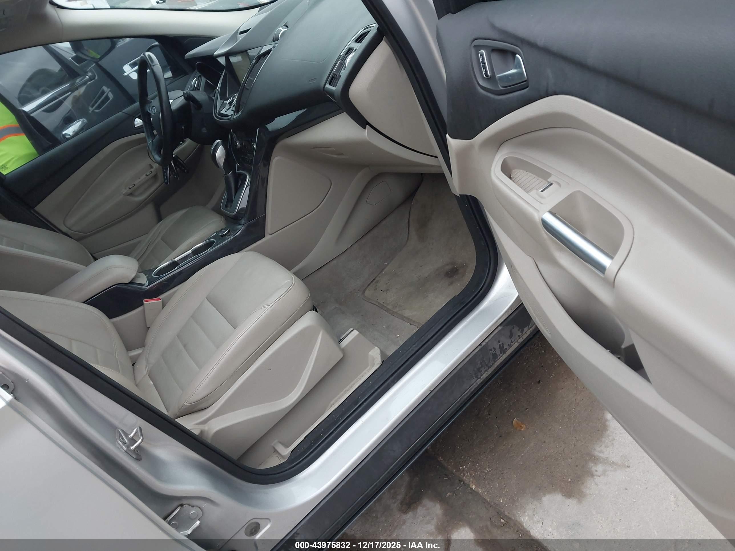 FORD ESCAPE image 5