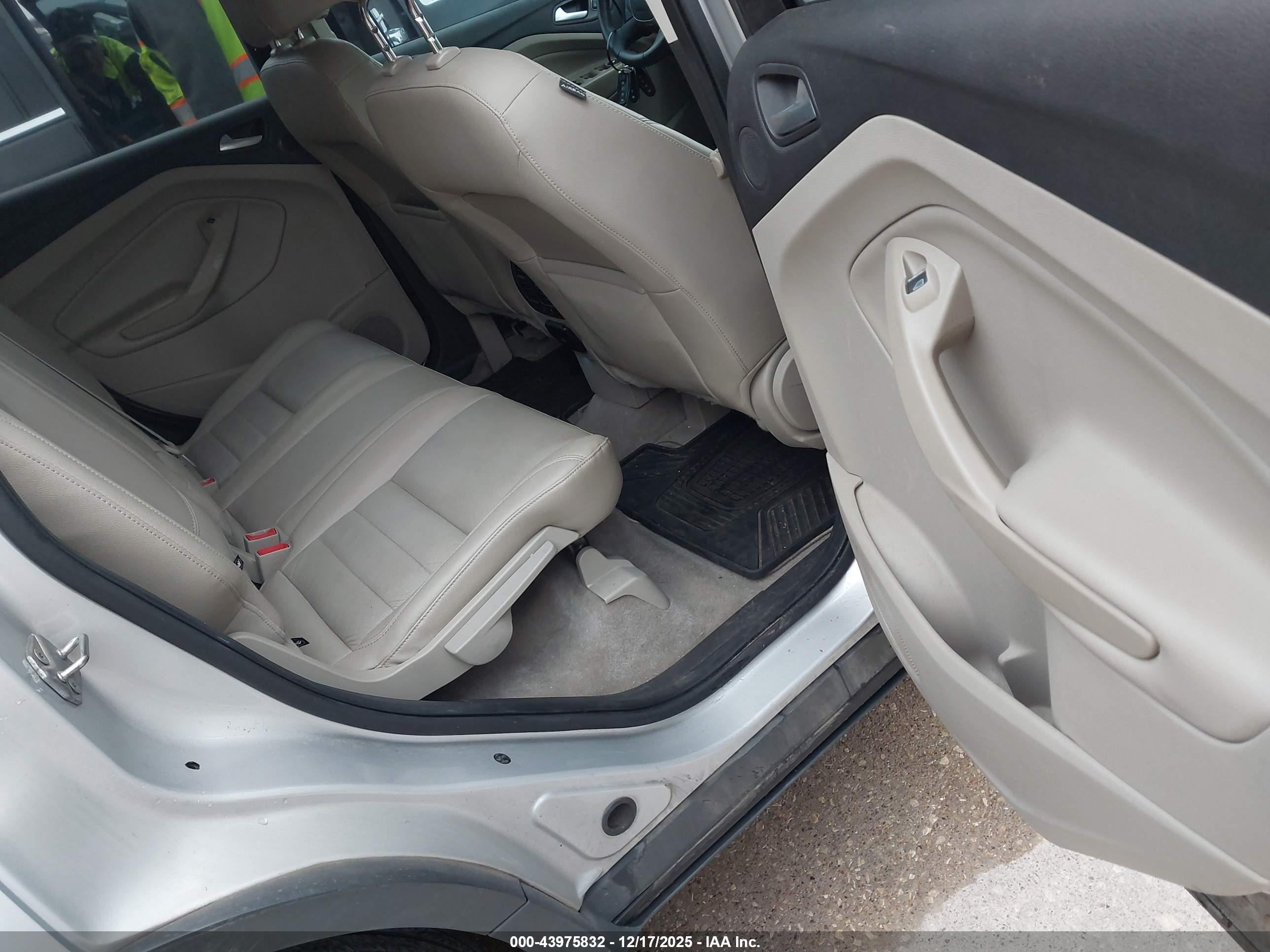 FORD ESCAPE image 8
