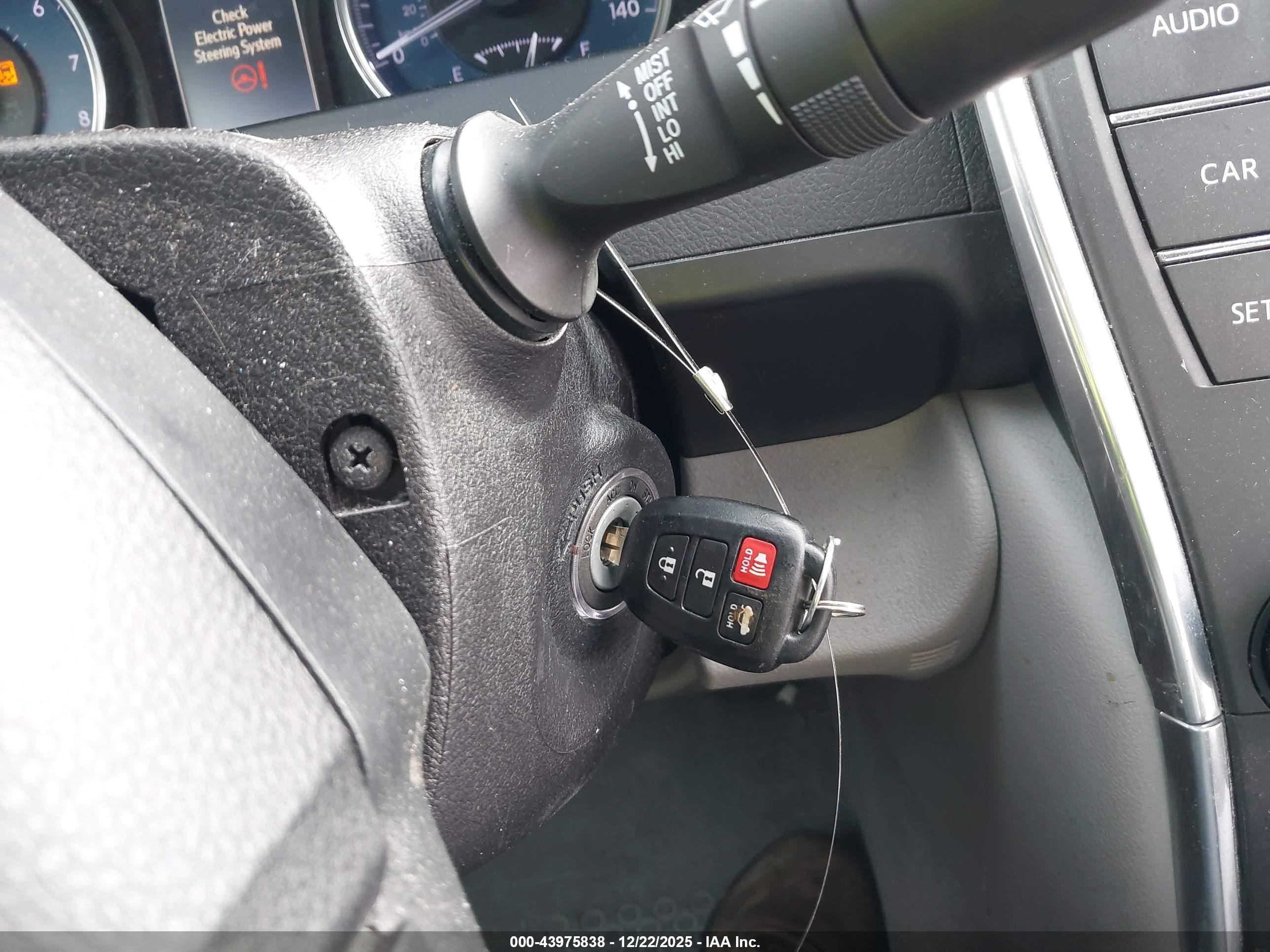 TOYOTA CAMRY image 11