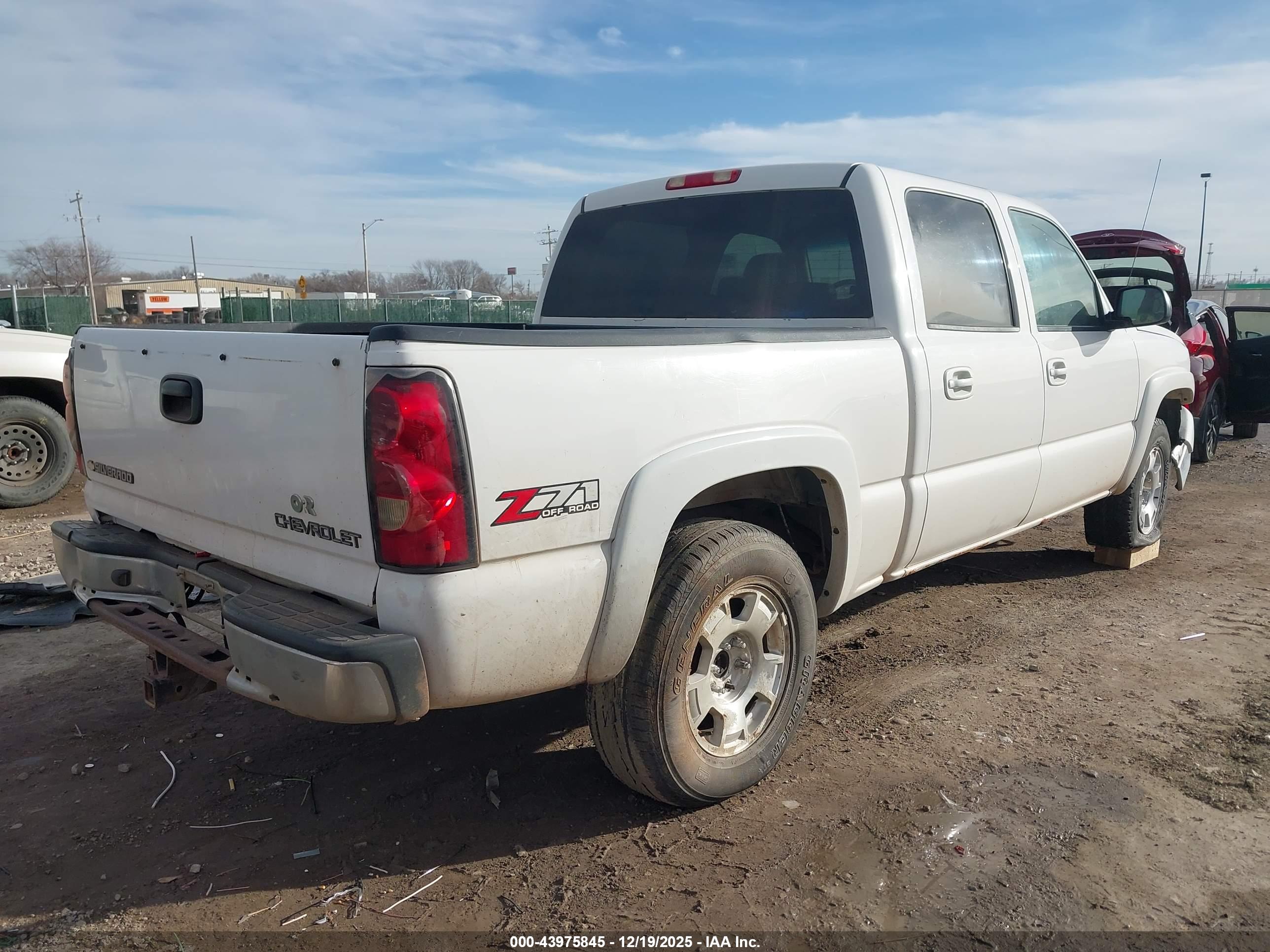 CHEVROLET SILVERADO image 4