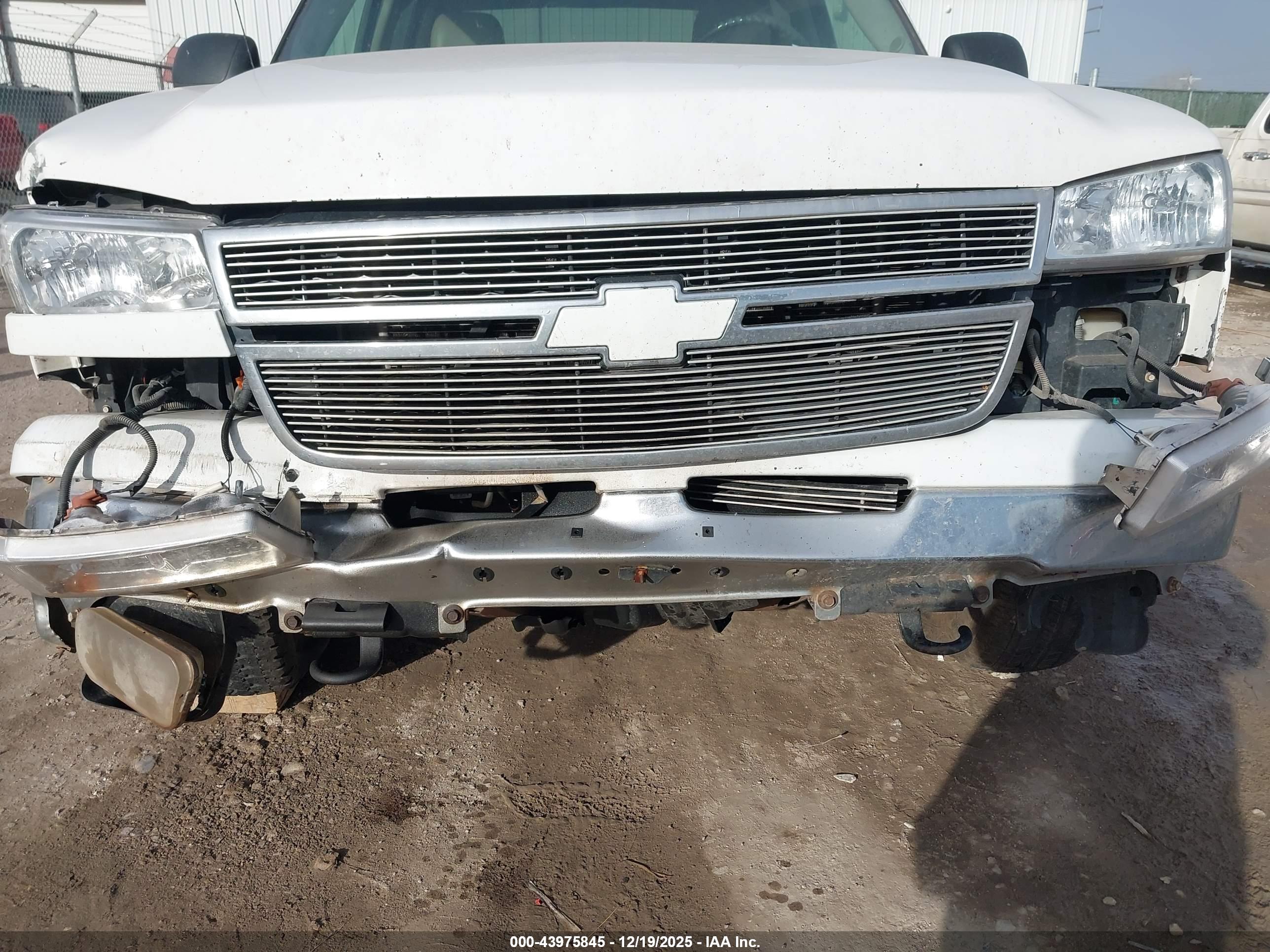 CHEVROLET SILVERADO image 6