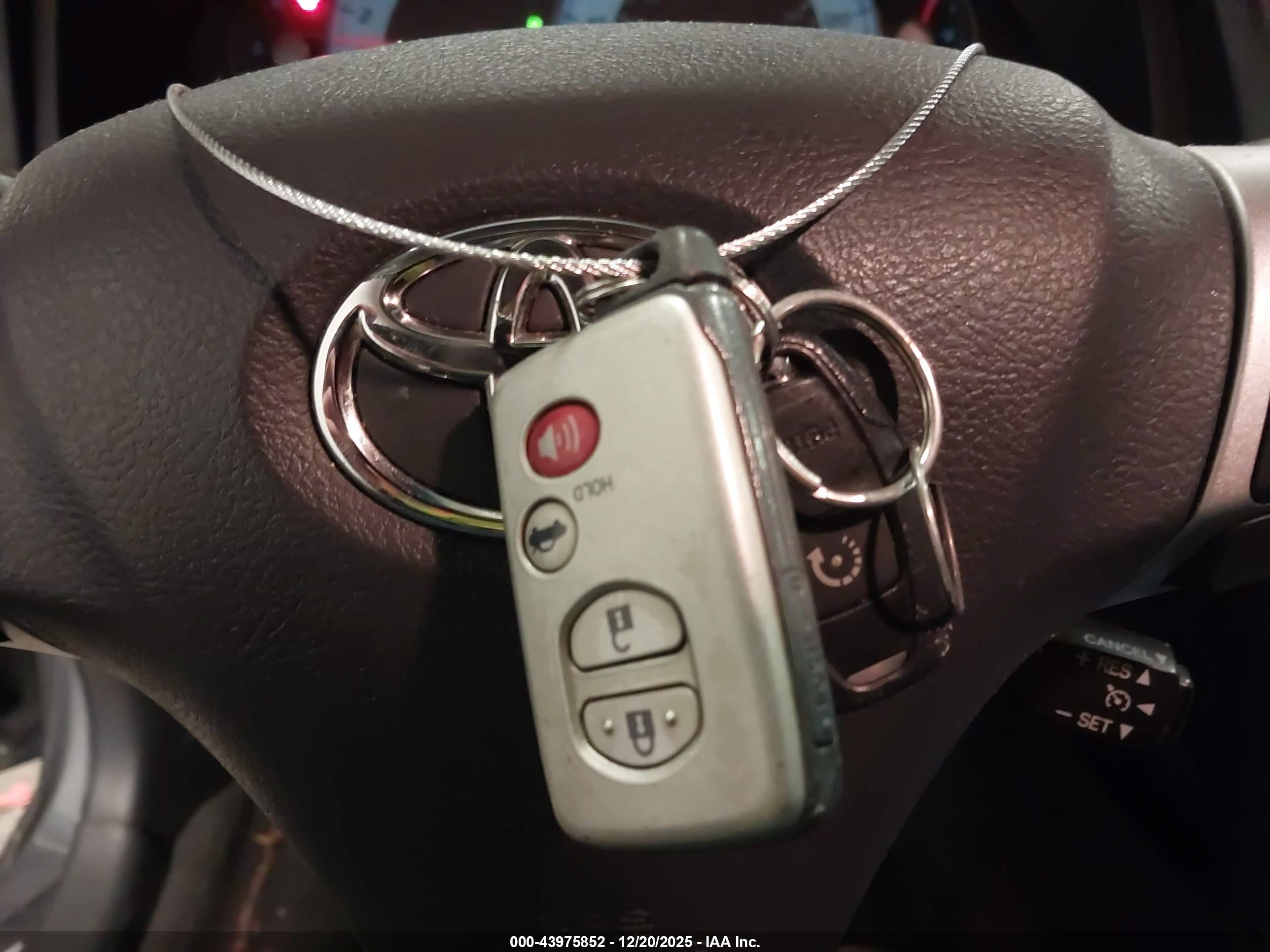 TOYOTA CAMRY image 11