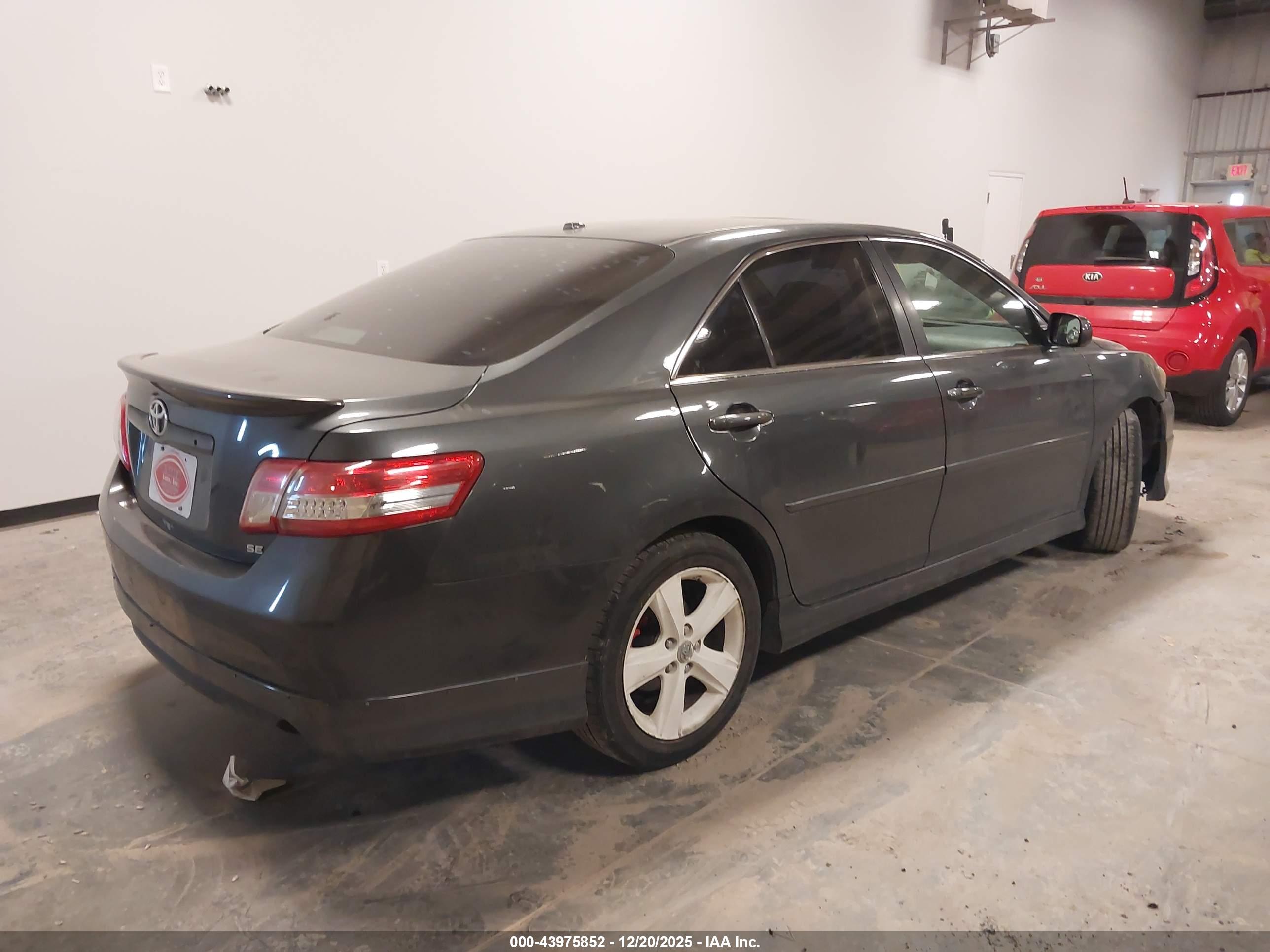 TOYOTA CAMRY image 4