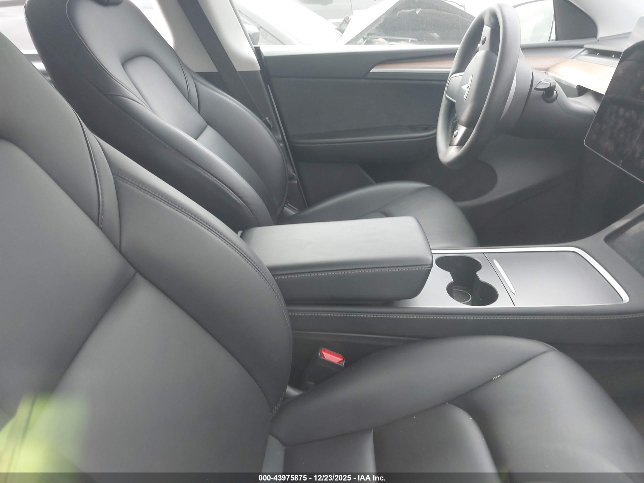 TESLA MODEL image 5