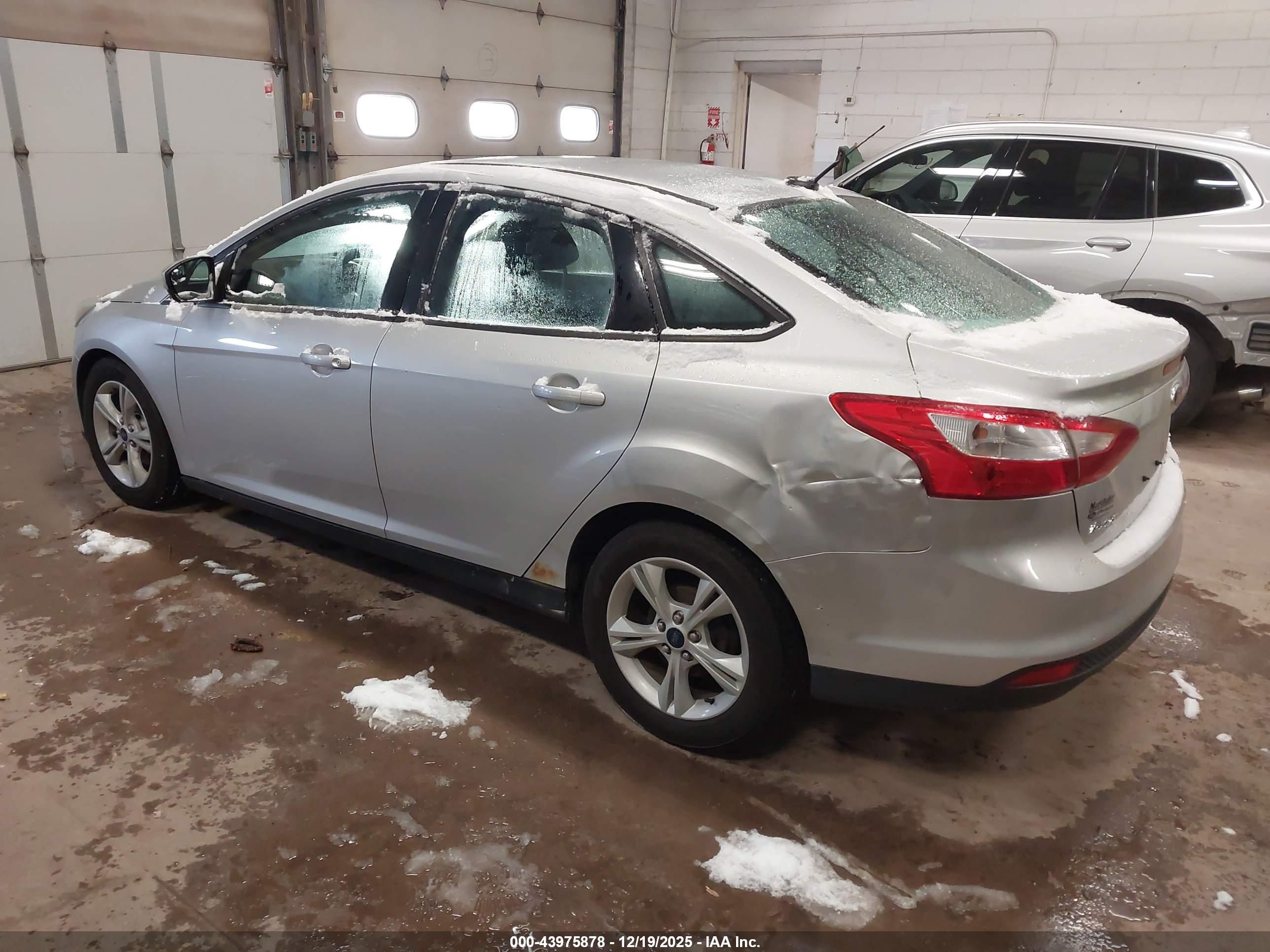 FORD FOCUS image 3